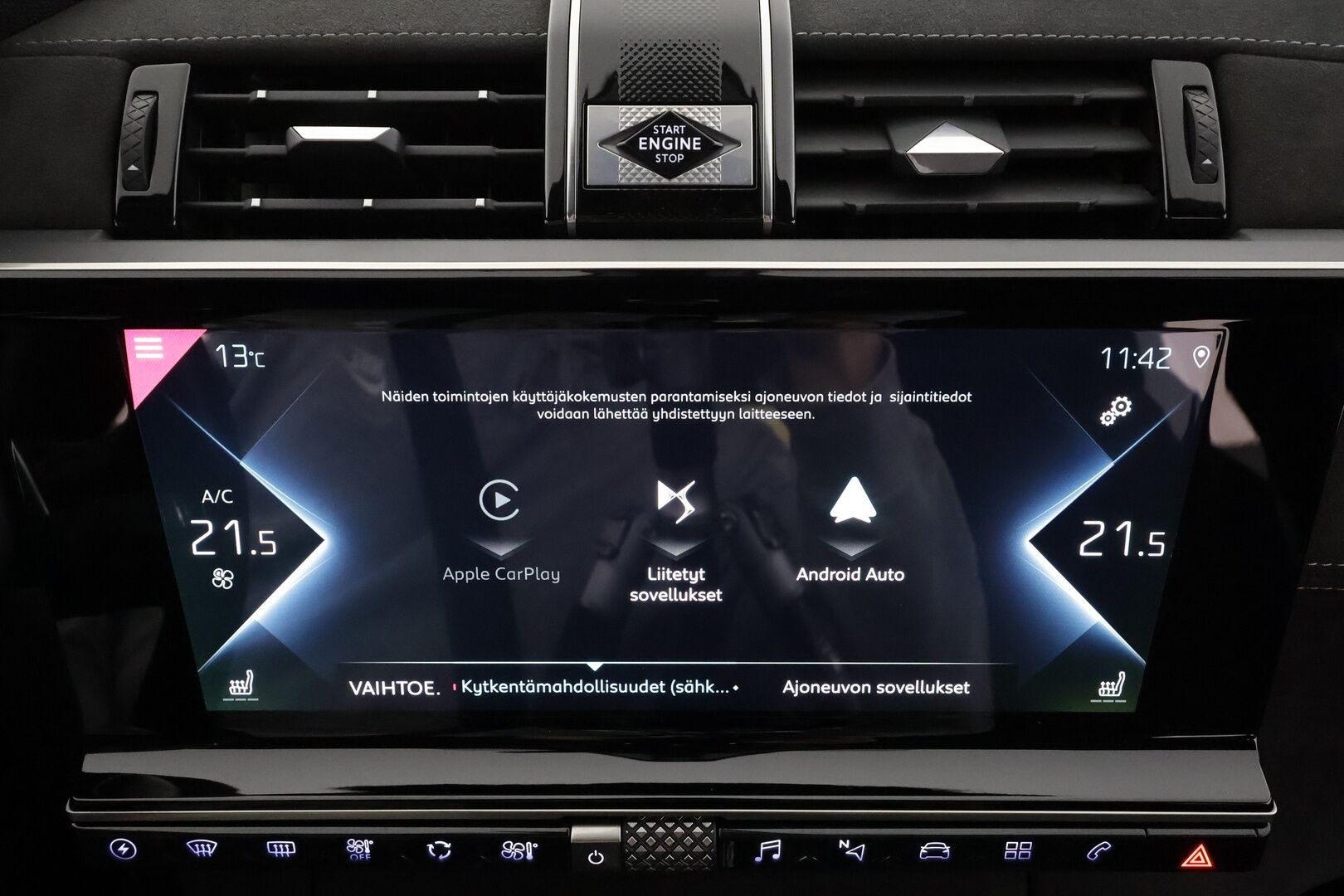 DS 7 Crossback 2022 E-Tense 300 * ACC / Muistipenkki / Koukku / Adapt.LED / P.kamera / Puolinahat / Navi / Digimittaristo * - Kahdet renkaat aluvanteilla / Merkkihuollettu