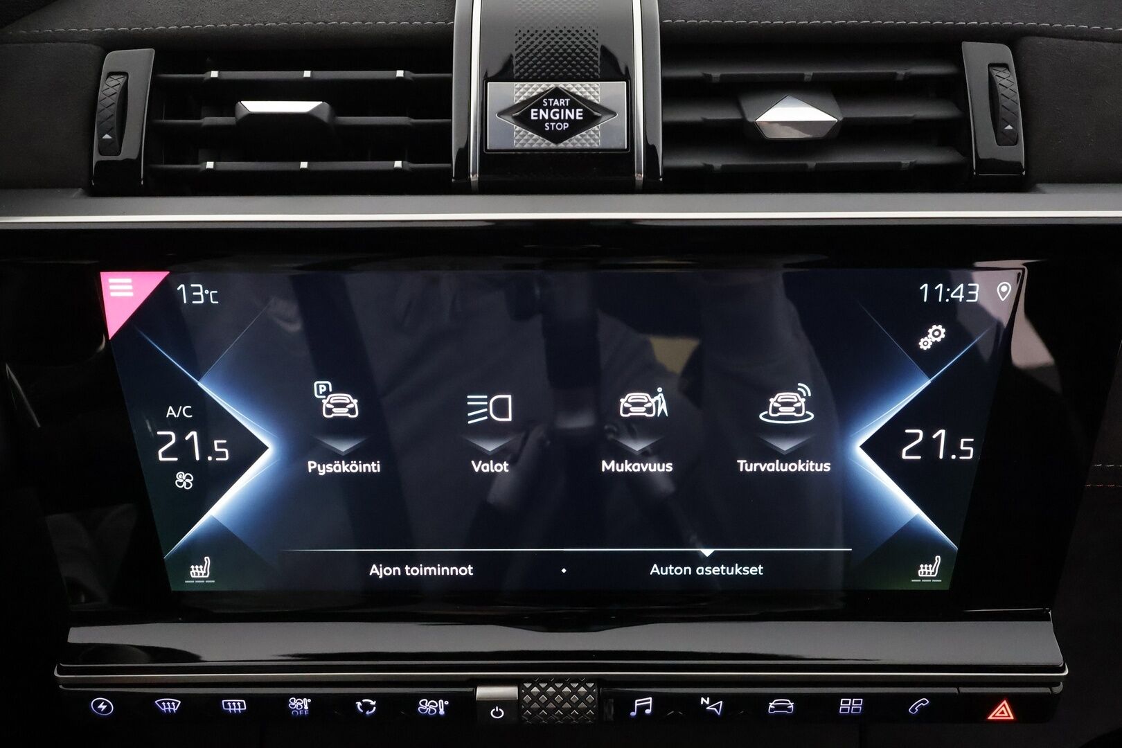 DS 7 Crossback 2022 E-Tense 300 * ACC / Muistipenkki / Koukku / Adapt.LED / P.kamera / Puolinahat / Navi / Digimittaristo * - Kahdet renkaat aluvanteilla / Merkkihuollettu