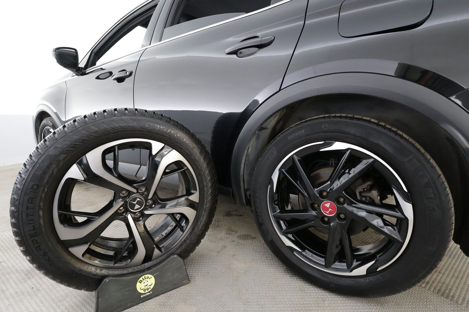 DS 7 Crossback 2022 E-Tense 300 * ACC / Muistipenkki / Koukku / Adapt.LED / P.kamera / Puolinahat / Navi / Digimittaristo * - Kahdet renkaat aluvanteilla / Merkkihuollettu - HULLUT AVAJAISHULINAT KORKOTARJOUS 3,29 %