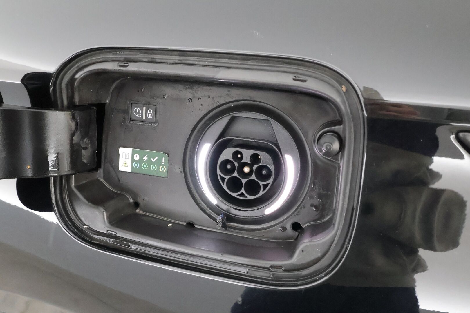 DS 7 Crossback 2022 E-Tense 300 * ACC / Muistipenkki / Koukku / Adapt.LED / P.kamera / Puolinahat / Navi / Digimittaristo * - Kahdet renkaat aluvanteilla / Merkkihuollettu