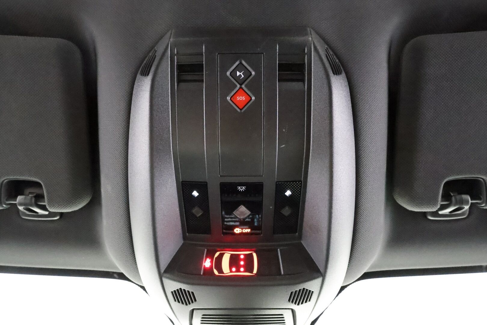 DS 7 Crossback 2022 E-Tense 300 * ACC / Muistipenkki / Koukku / Adapt.LED / P.kamera / Puolinahat / Navi / Digimittaristo * - Kahdet renkaat aluvanteilla / Merkkihuollettu