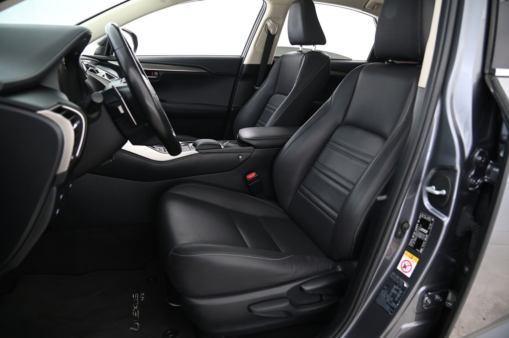 Lexus NX 2019 300h AWD Business *Koukku / ACC / Merkkihuollot* - P. Kamera / Ratinlämmitin / Nahkasisusta / Kaistavahti