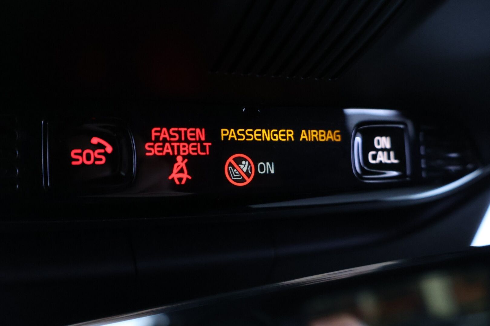 Volvo V60 2020 T8 TwE AWD R-Design aut * Panorama / ACC / Keyless / Koukku / Navi / Webasto* - Kahdet renkaat aluvanteilla / Pysäköinti avustin / AppleCarplay ja AndroidAuto / Isofix / tummennetut takalasit! - HULLUT AVAJAISHULINAT KORKOTARJOUS 3,29 %