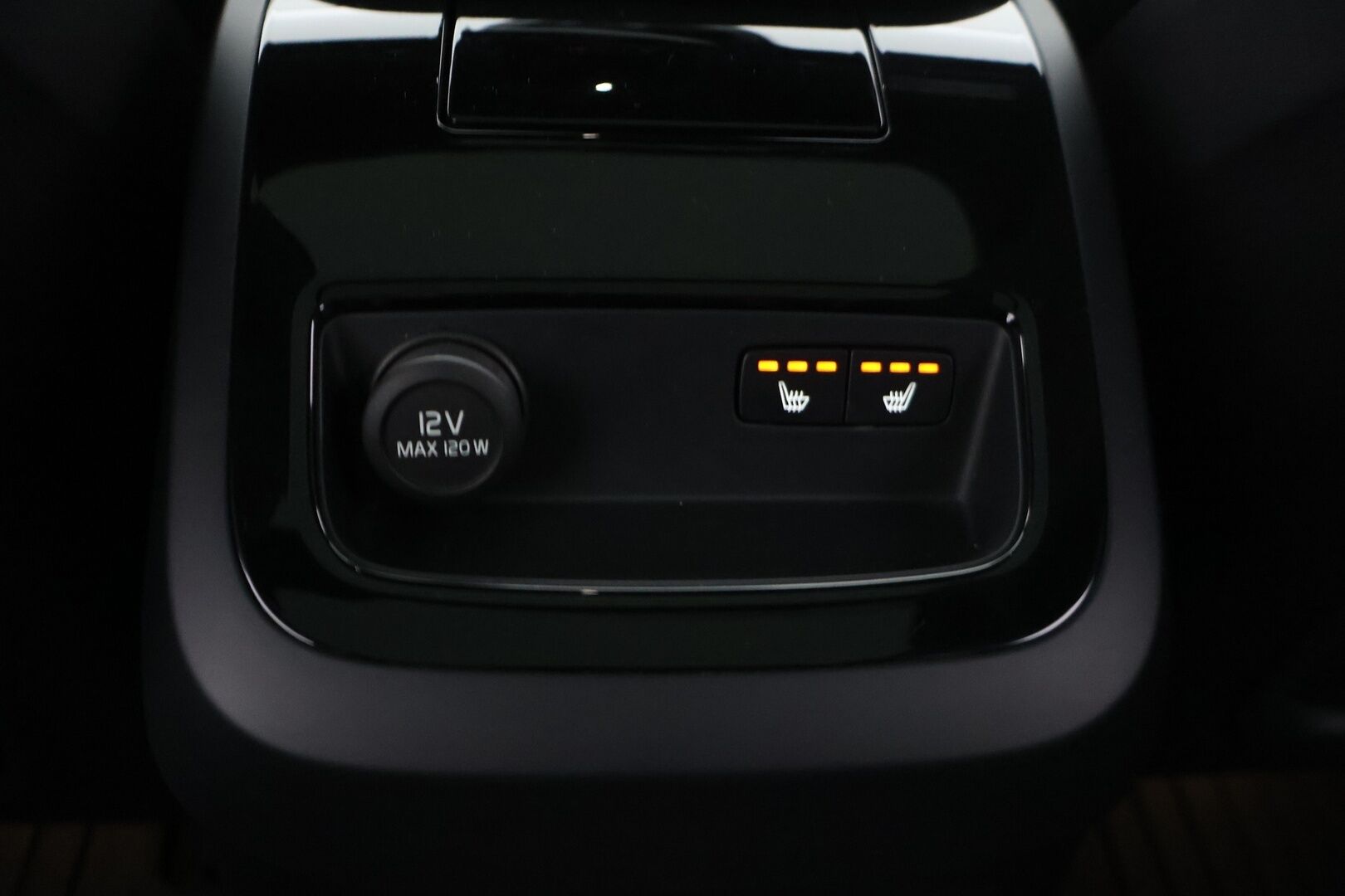 Volvo V60 2020 T8 TwE AWD R-Design aut * Panorama / ACC / Keyless / Koukku / Navi / Webasto* - Kahdet renkaat aluvanteilla / Pysäköinti avustin / AppleCarplay ja AndroidAuto / Isofix / tummennetut takalasit! - HULLUT AVAJAISHULINAT KORKOTARJOUS 3,29 %