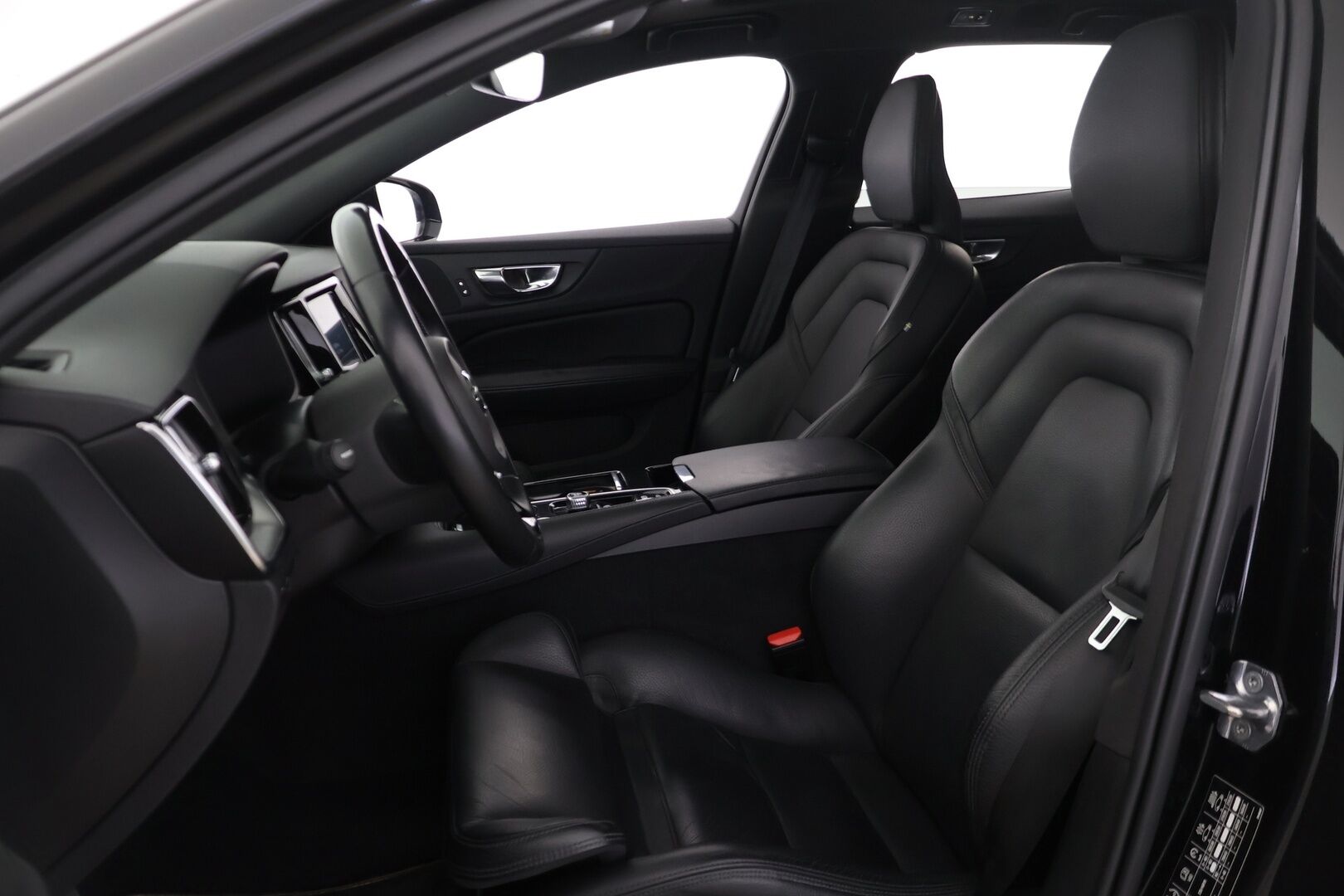 Volvo V60 2020 T8 TwE AWD R-Design aut * Panorama / ACC / Keyless / Koukku / Navi / Webasto* - Kahdet renkaat aluvanteilla / Pysäköinti avustin / AppleCarplay ja AndroidAuto / Isofix / tummennetut takalasit! - HULLUT AVAJAISHULINAT KORKOTARJOUS 3,29 %