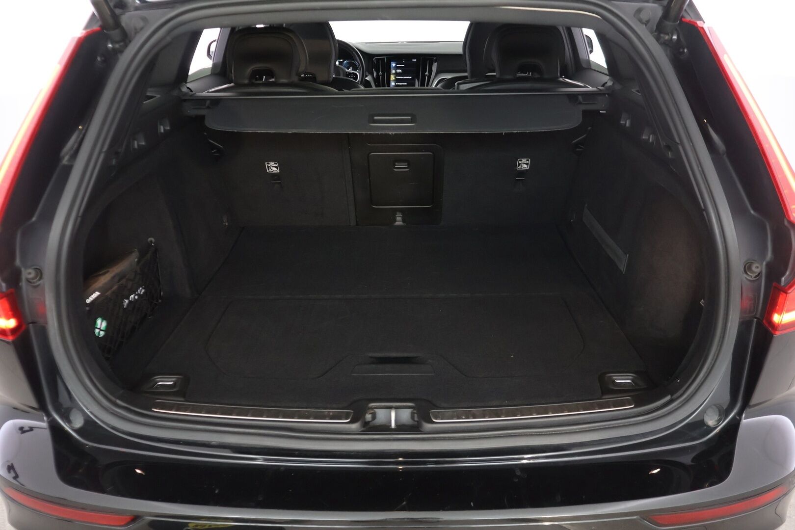 Volvo V60 2020 T8 TwE AWD R-Design aut * Panorama / ACC / Keyless / Koukku / Navi / Webasto* - Kahdet renkaat aluvanteilla / Pysäköinti avustin / AppleCarplay ja AndroidAuto / Isofix / tummennetut takalasit! - HULLUT AVAJAISHULINAT KORKOTARJOUS 3,29 %