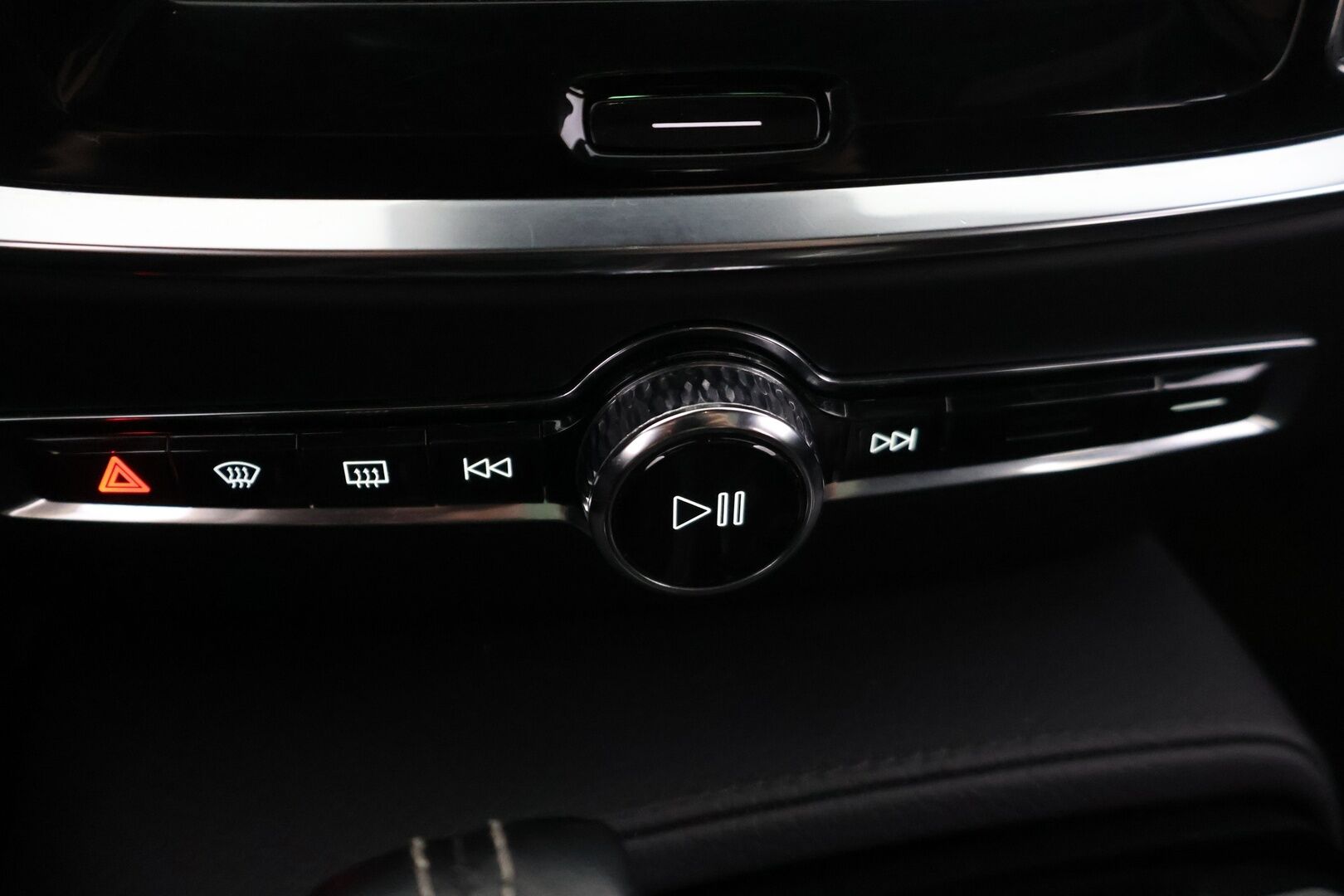 Volvo V60 2020 T8 TwE AWD R-Design aut * Panorama / ACC / Keyless / Koukku / Navi / Webasto* - Kahdet renkaat aluvanteilla / Pysäköinti avustin / AppleCarplay ja AndroidAuto / Isofix / tummennetut takalasit! - HULLUT AVAJAISHULINAT KORKOTARJOUS 3,29 %