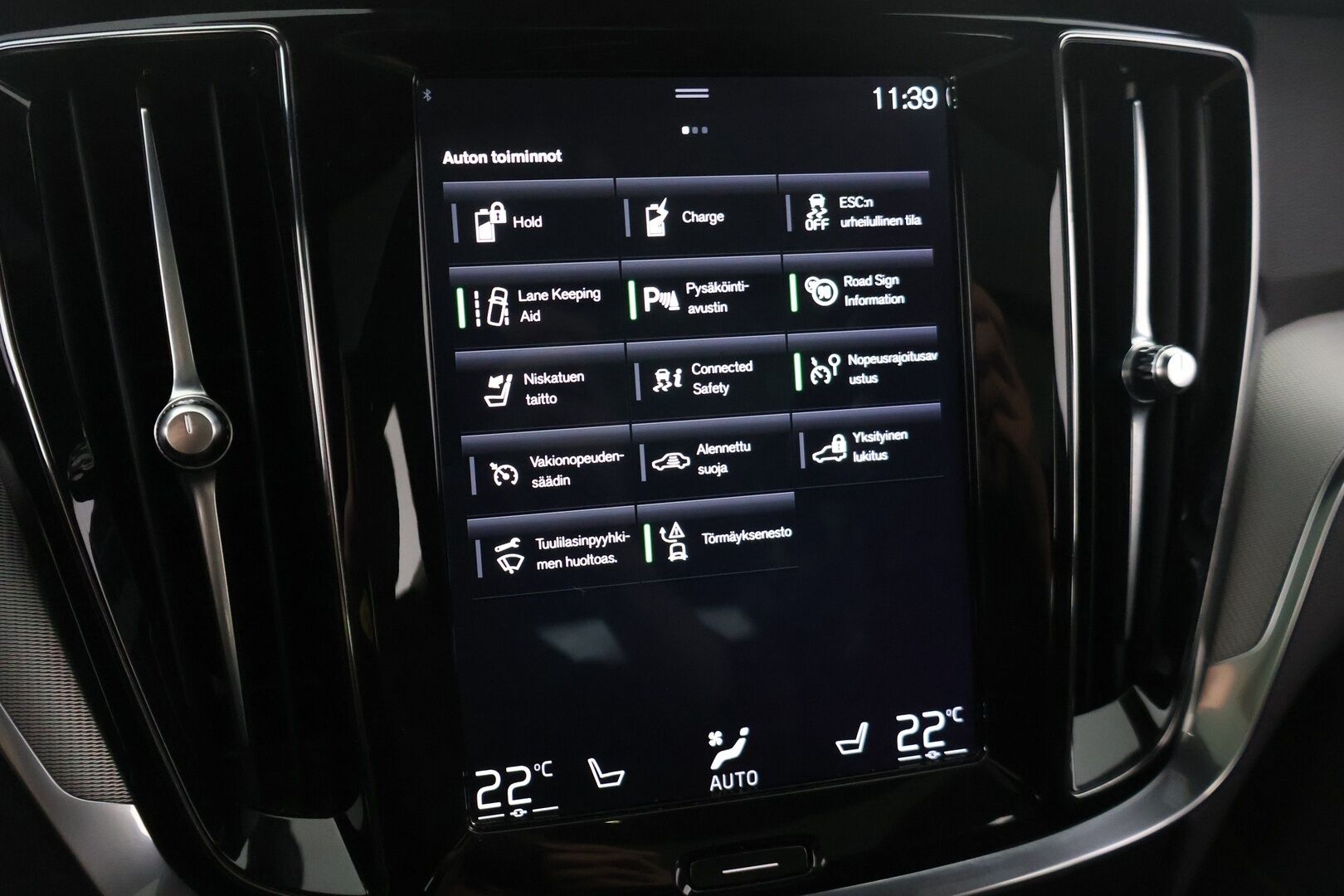 Volvo V60 2020 T8 TwE AWD R-Design aut * Panorama / ACC / Keyless / Koukku / Navi / Webasto* - Kahdet renkaat aluvanteilla / Pysäköinti avustin / AppleCarplay ja AndroidAuto / Isofix / tummennetut takalasit! - HULLUT AVAJAISHULINAT KORKOTARJOUS 3,29 %