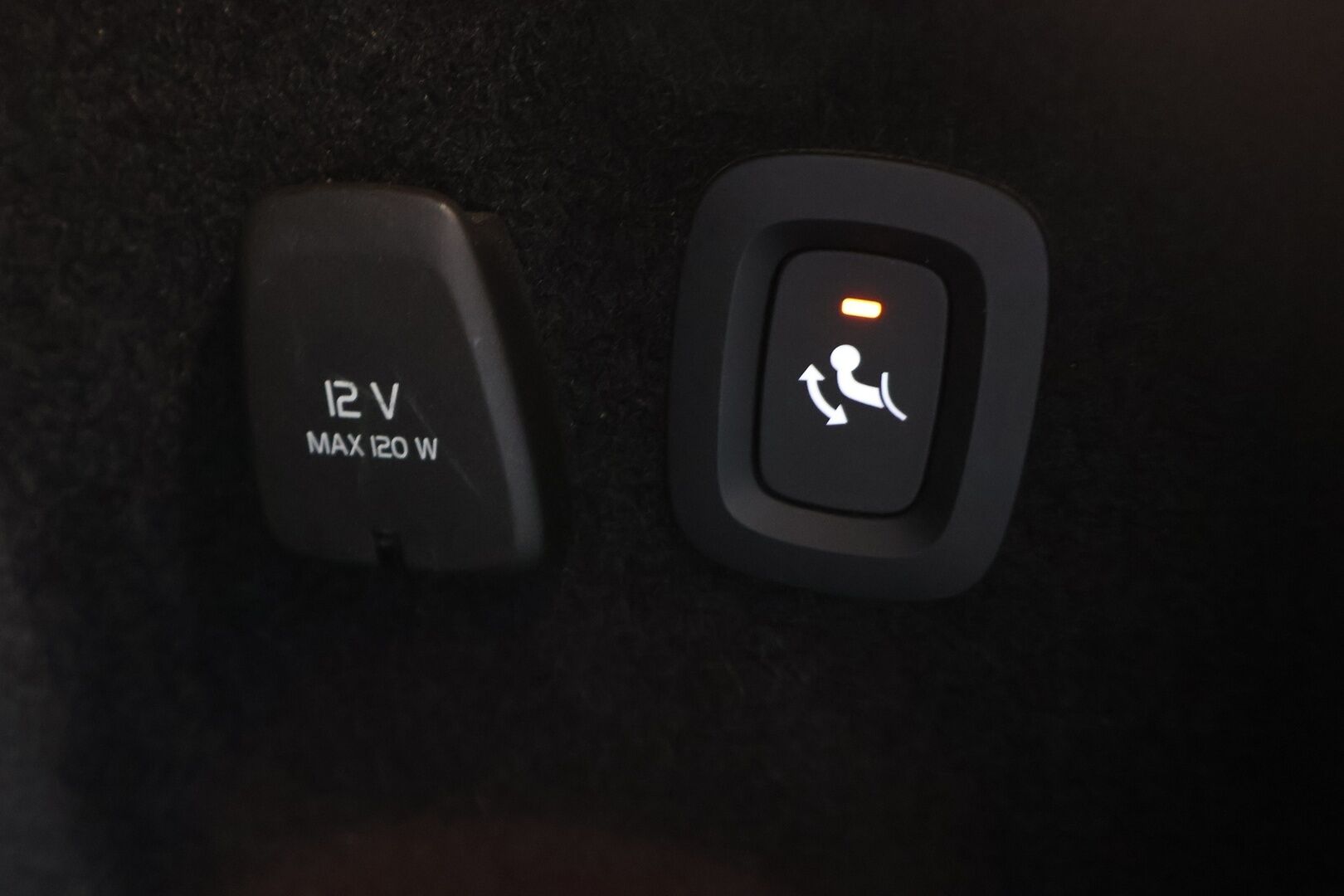 Volvo V60 2020 T8 TwE AWD R-Design aut * Panorama / ACC / Keyless / Koukku / Navi / Webasto* - Kahdet renkaat aluvanteilla / Pysäköinti avustin / AppleCarplay ja AndroidAuto / Isofix / tummennetut takalasit! - HULLUT AVAJAISHULINAT KORKOTARJOUS 3,29 %