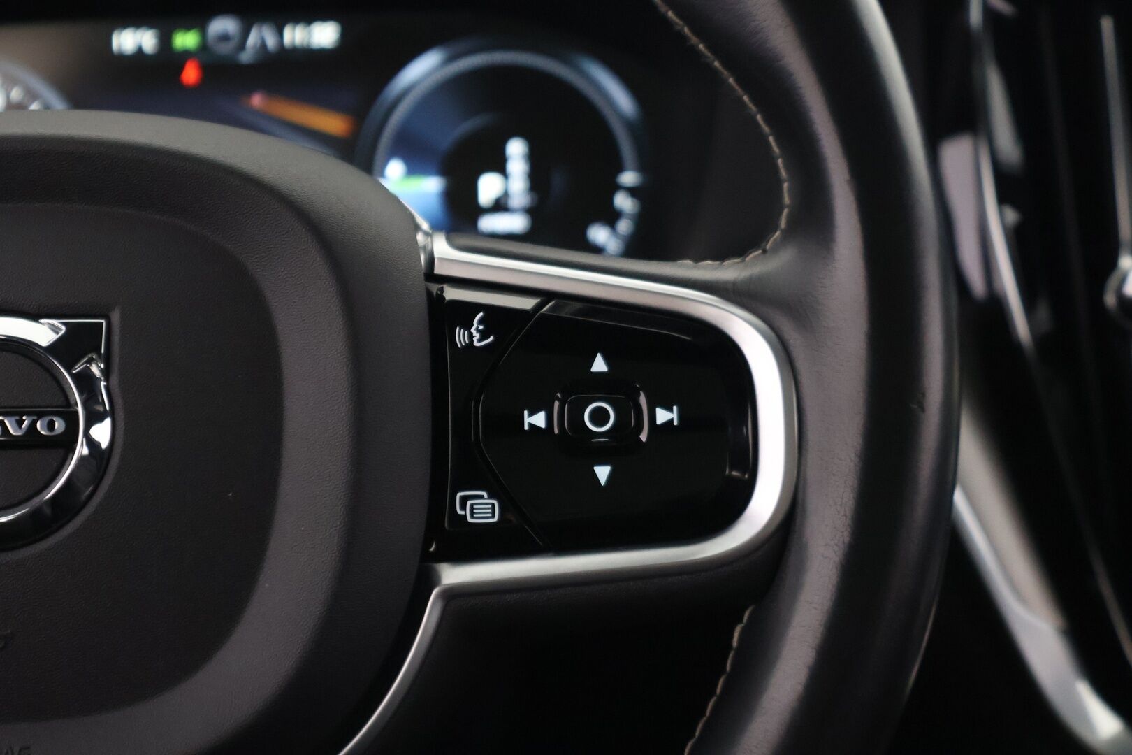 Volvo V60 2020 T8 TwE AWD R-Design aut * Panorama / ACC / Keyless / Koukku / Navi / Webasto* - Kahdet renkaat aluvanteilla / Pysäköinti avustin / AppleCarplay ja AndroidAuto / Isofix / tummennetut takalasit! - HULLUT AVAJAISHULINAT KORKOTARJOUS 3,29 %