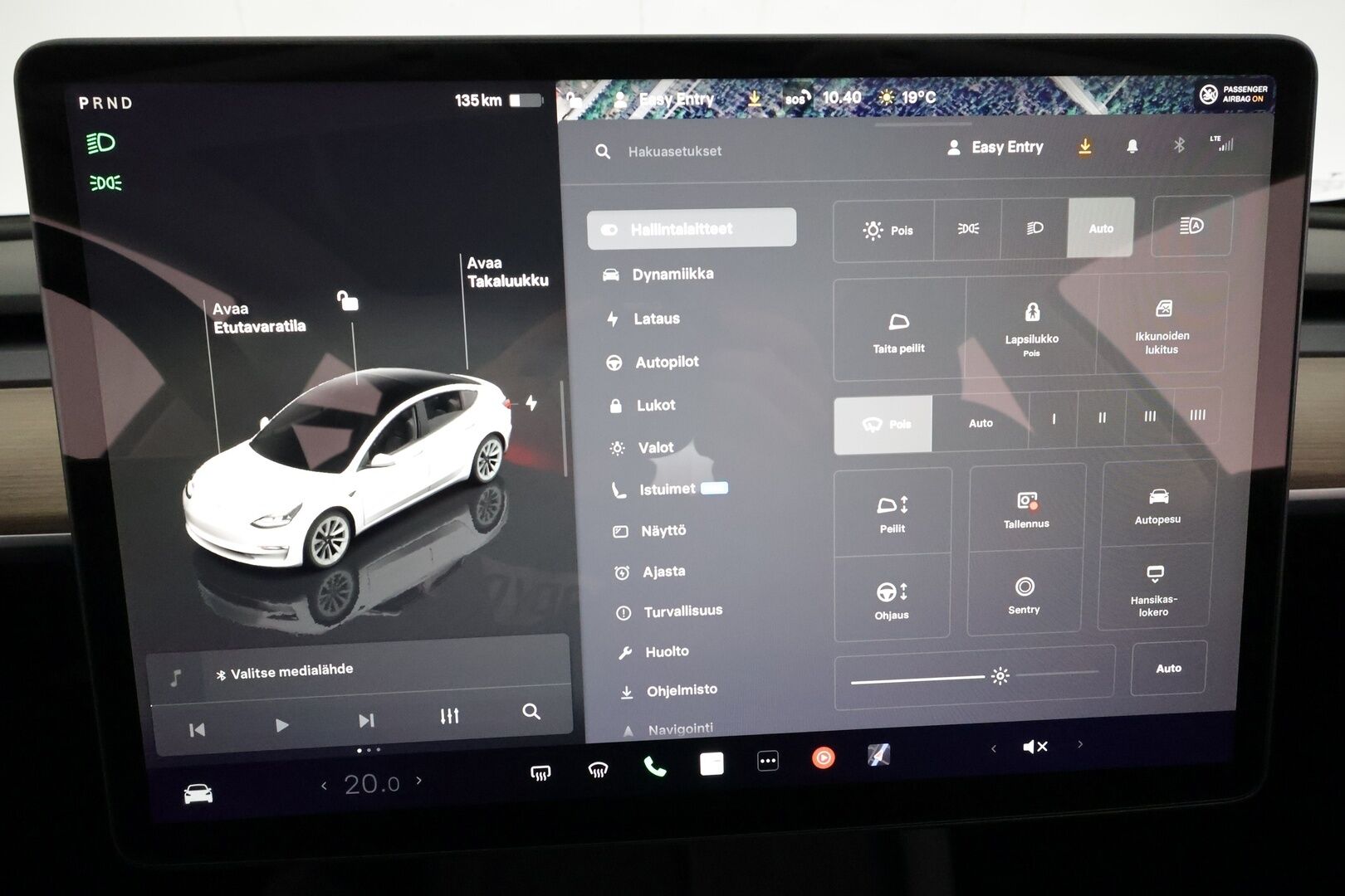 Tesla Model 3 2022 Standard Range Plus **Lasikatto / ILP / ACC / Matrix-LED / P.kamera / Muistipenkki / Navi / Kaistavahti / Keyless** - 2x Latauskaapelit