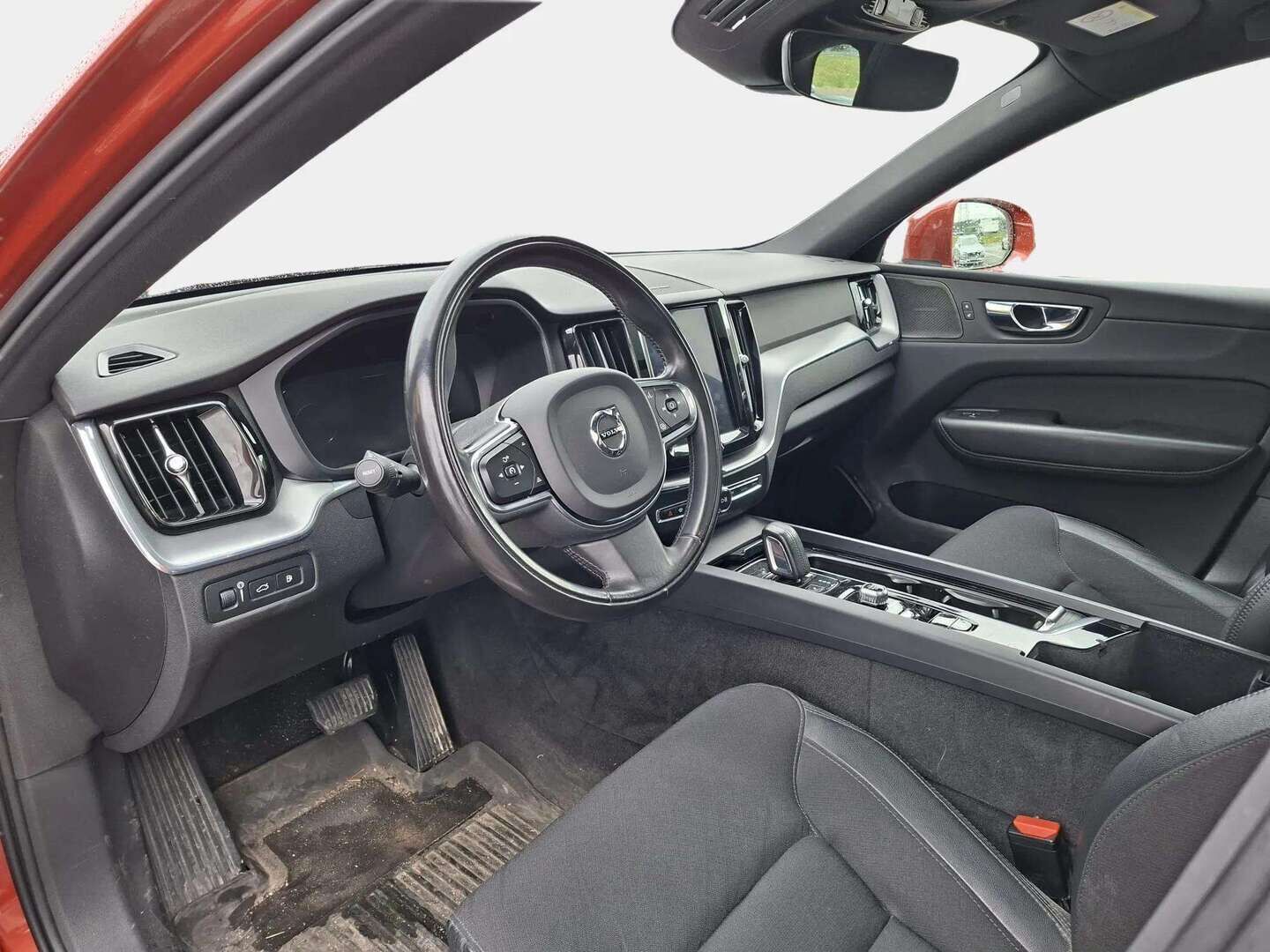 Volvo XC60 2020 T8 TwE AWD Momentum aut - * Panorama lasikatto | ACC | Harman Kardon | Navi | P.kamera | Autom LED | taittuva koukku | 2x renkaat & Vanteet * 