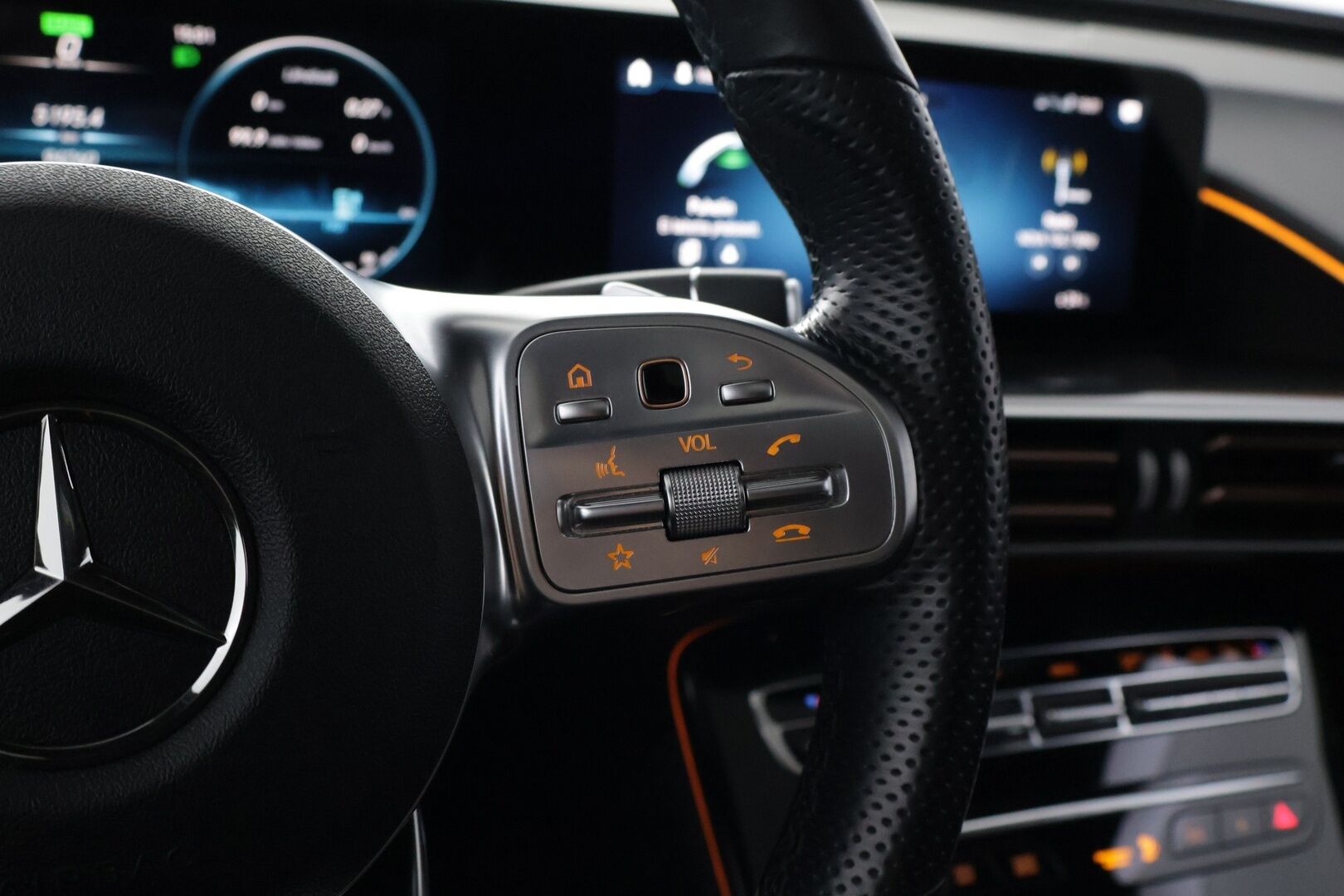 Mercedes-Benz EQC 2021 400 4MATIC Business AMG - | Distronic+ | Burmester | 360-kamera | Lasikatto | Multibeam-Led | Widescreen | BLIS | KeylessGo | | 2x Renkaat ja vanteet |