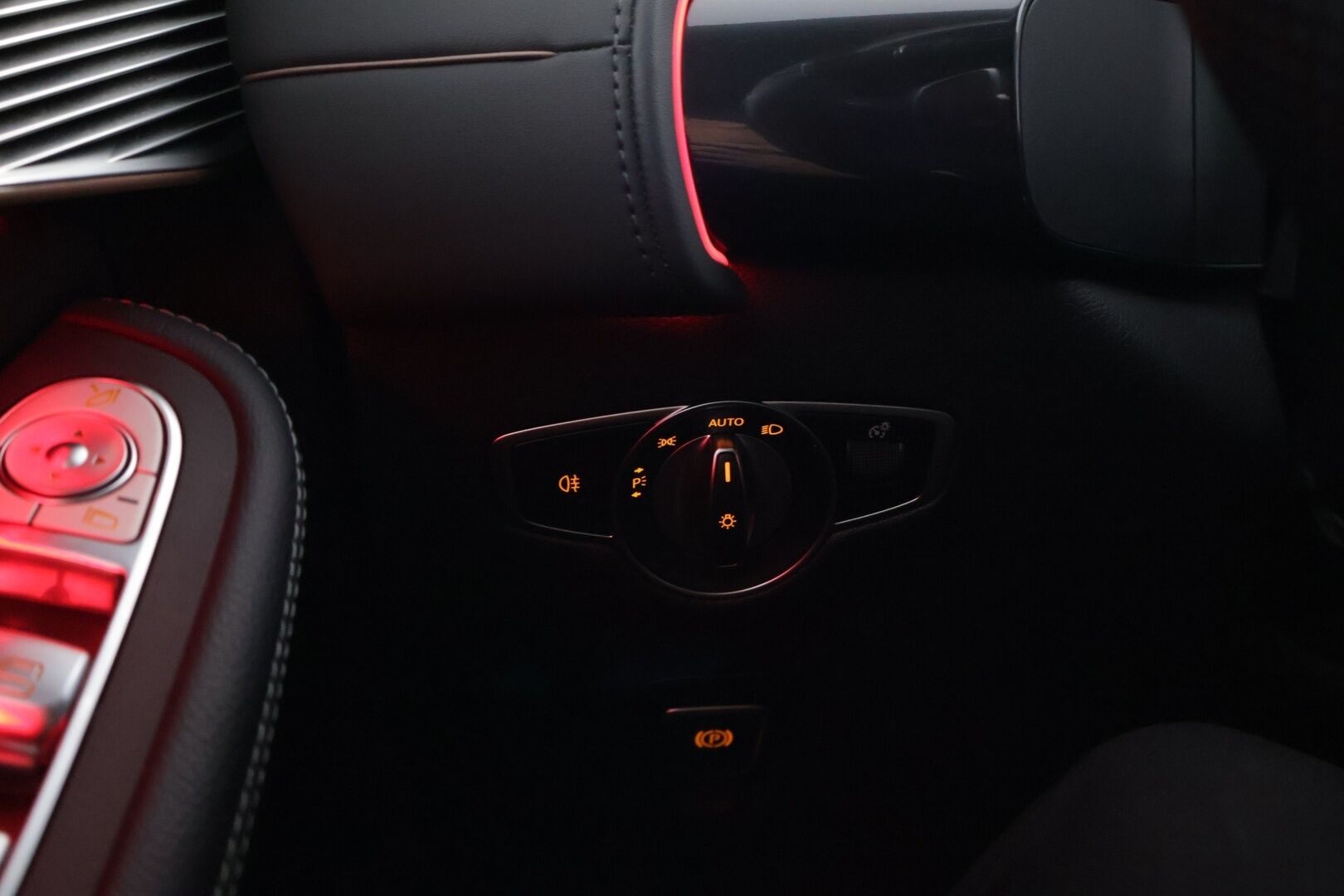 Mercedes-Benz EQC 2021 400 4MATIC Business AMG - | Distronic+ | Burmester | 360-kamera | Lasikatto | Multibeam-Led | Widescreen | BLIS | KeylessGo | | 2x Renkaat ja vanteet |