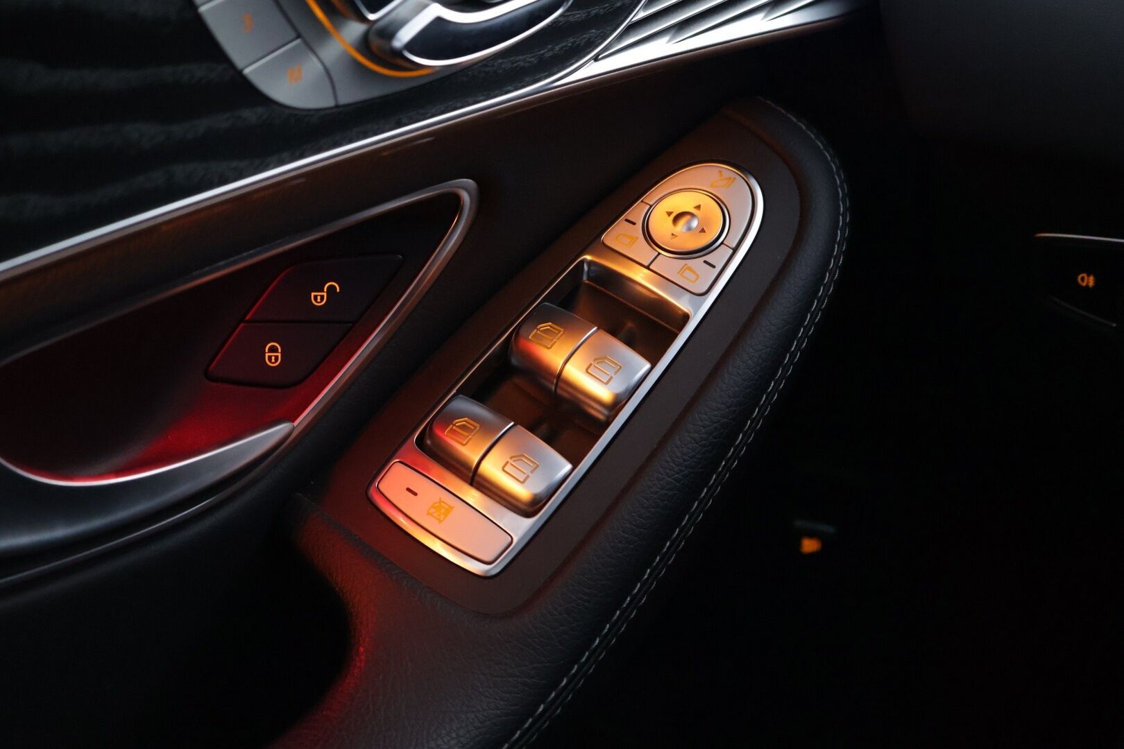 Mercedes-Benz EQC 2021 400 4MATIC Business AMG - | Distronic+ | Burmester | 360-kamera | Lasikatto | Multibeam-Led | Widescreen | BLIS | KeylessGo | | 2x Renkaat ja vanteet |