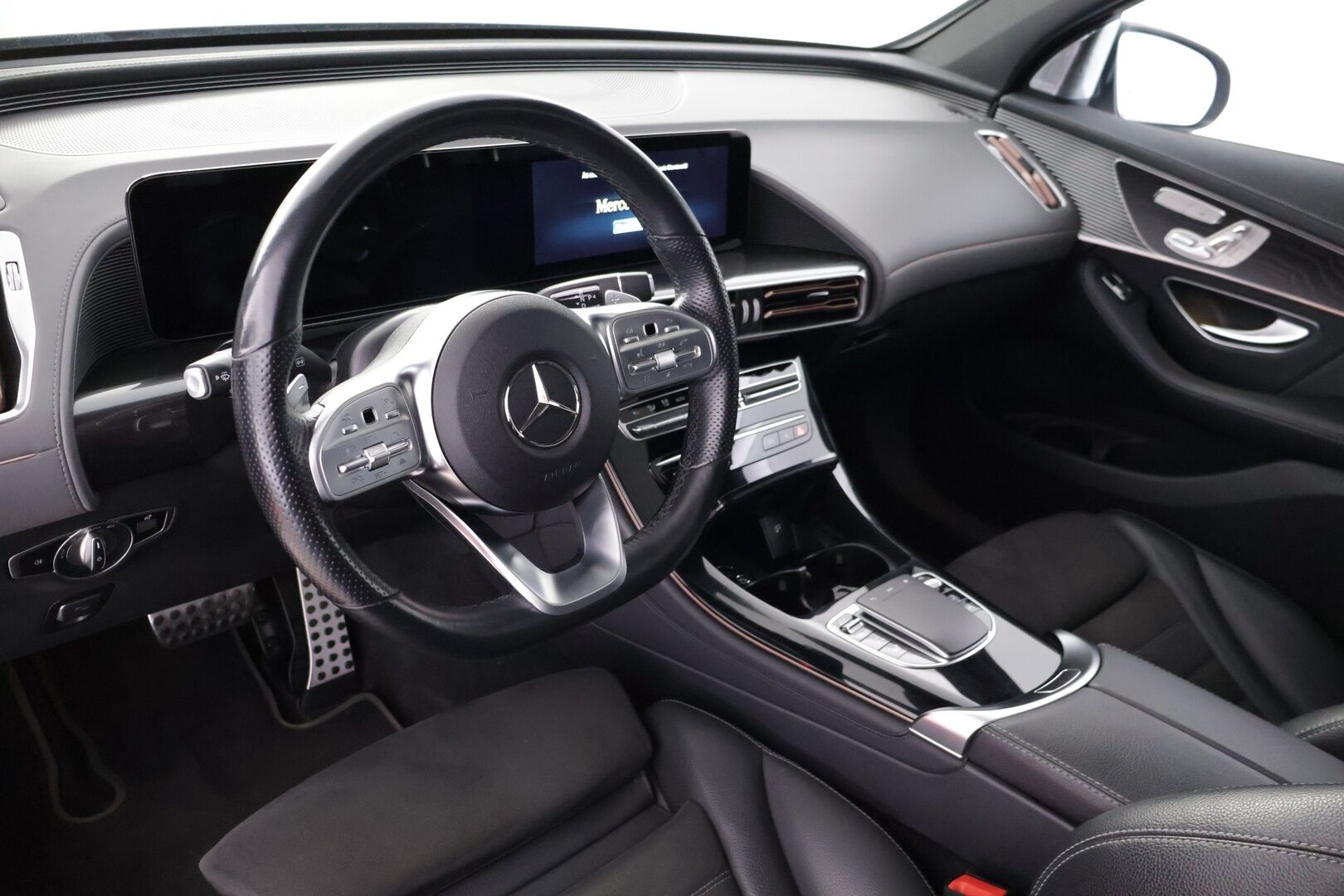 Mercedes-Benz EQC 2021 400 4MATIC Business AMG - | Distronic+ | Burmester | 360-kamera | Lasikatto | Multibeam-Led | Widescreen | BLIS | KeylessGo | | 2x Renkaat ja vanteet |