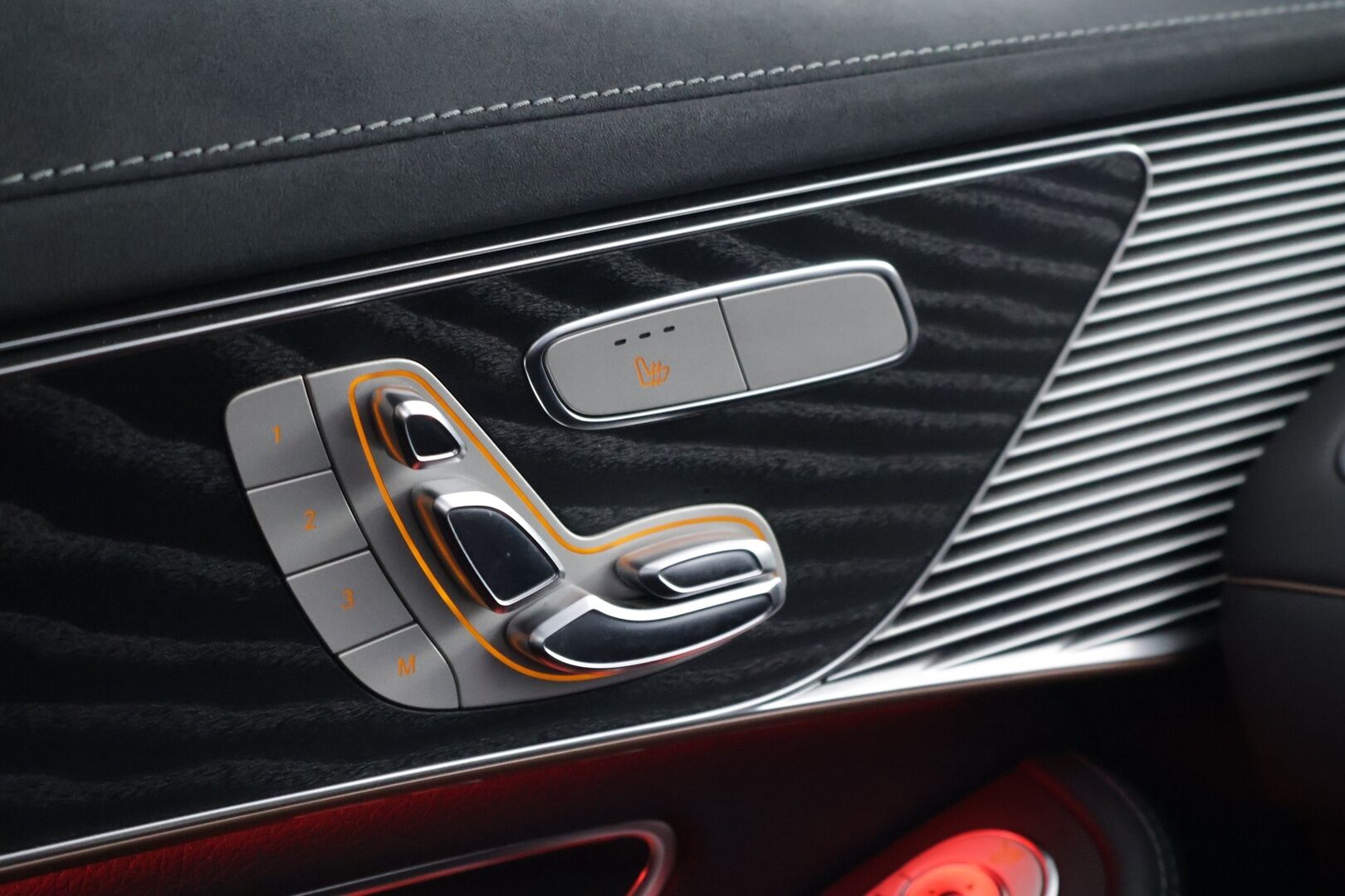 Mercedes-Benz EQC 2021 400 4MATIC Business AMG - | Distronic+ | Burmester | 360-kamera | Lasikatto | Multibeam-Led | Widescreen | BLIS | KeylessGo | | 2x Renkaat ja vanteet |