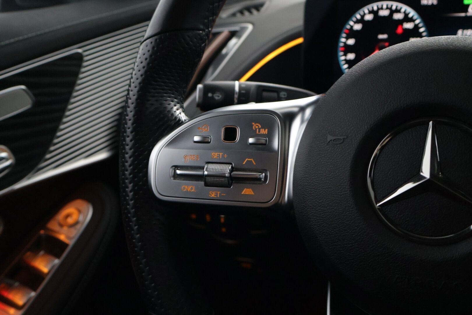 Mercedes-Benz EQC 2021 400 4MATIC Business AMG - | Distronic+ | Burmester | 360-kamera | Lasikatto | Multibeam-Led | Widescreen | BLIS | KeylessGo | | 2x Renkaat ja vanteet |