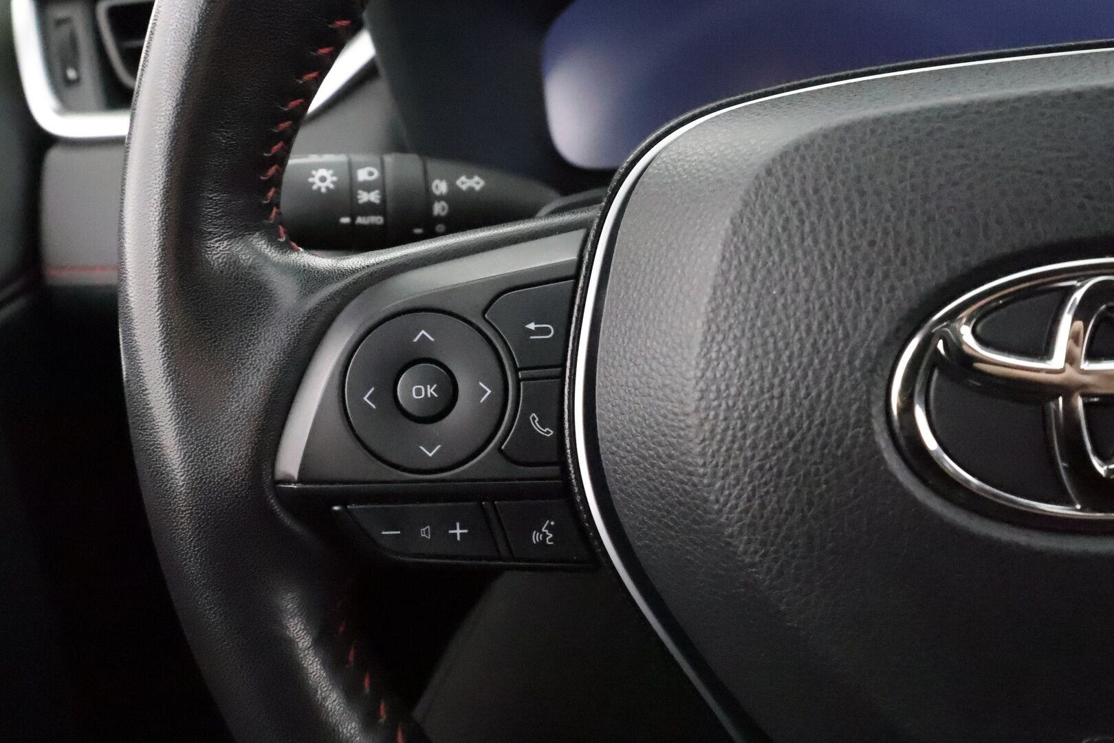 Toyota RAV4 Plug-in 2023 Hybrid 2,5 AWD-i Premium Edition * ACC / HUD / 360° / JBL / Ilmastoidut nahat / Facelift / Muistipenkki / Sähköluukku * - 1.Om Suomi-auto / Kahdet renkaat aluvanteilla / Merkkihuollettu