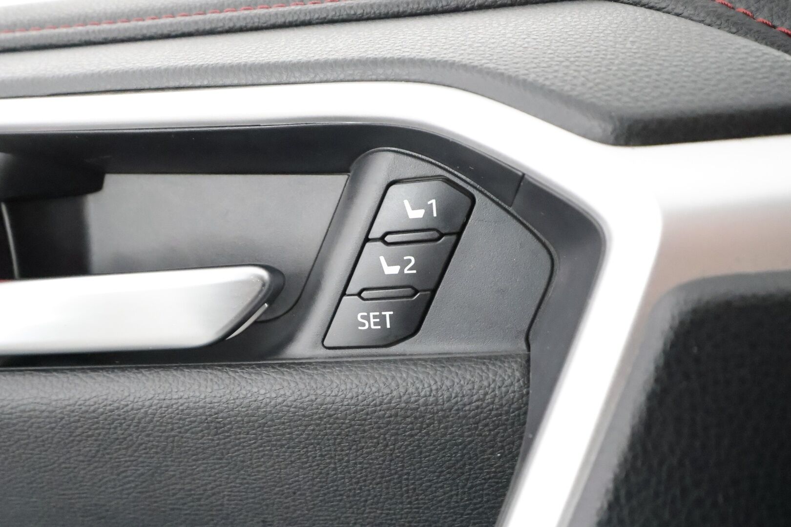 Toyota RAV4 Plug-in 2023 Hybrid 2,5 AWD-i Premium Edition * ACC / HUD / 360° / JBL / Ilmastoidut nahat / Facelift / Muistipenkki / Sähköluukku * - 1.Om Suomi-auto / Kahdet renkaat aluvanteilla / Merkkihuollettu