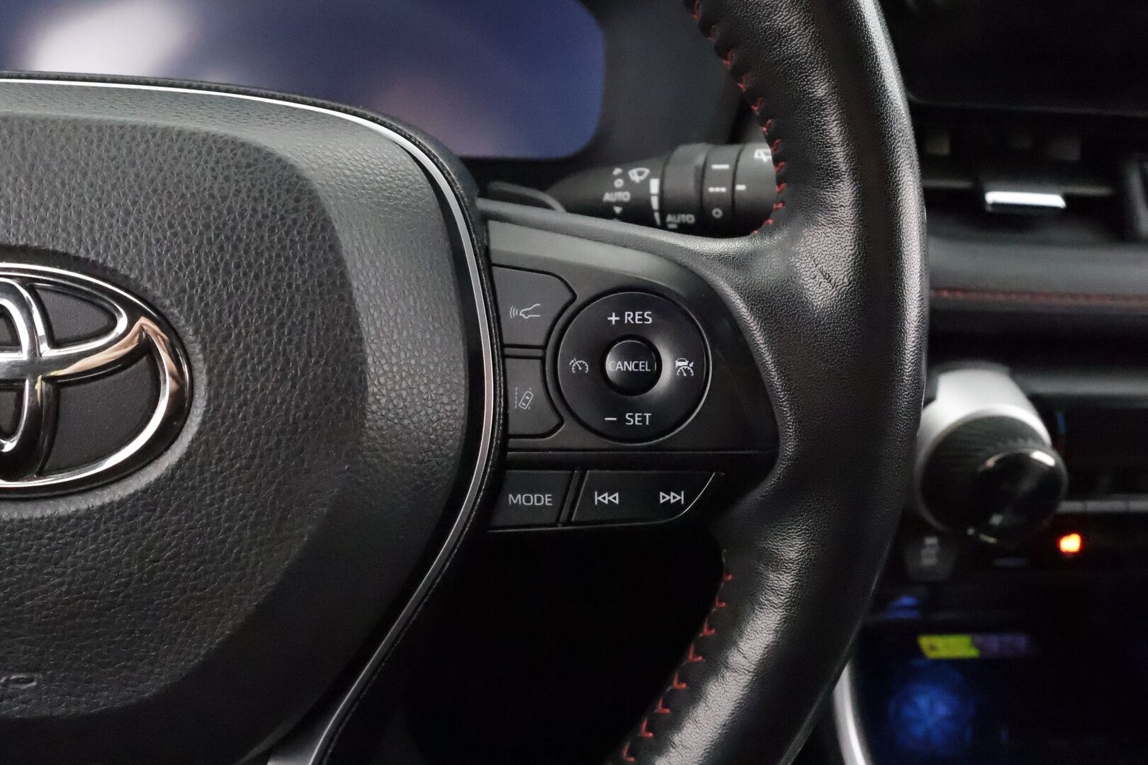 Toyota RAV4 Plug-in 2023 Hybrid 2,5 AWD-i Premium Edition * ACC / HUD / 360° / JBL / Ilmastoidut nahat / Facelift / Muistipenkki / Sähköluukku * - 1.Om Suomi-auto / Kahdet renkaat aluvanteilla / Merkkihuollettu