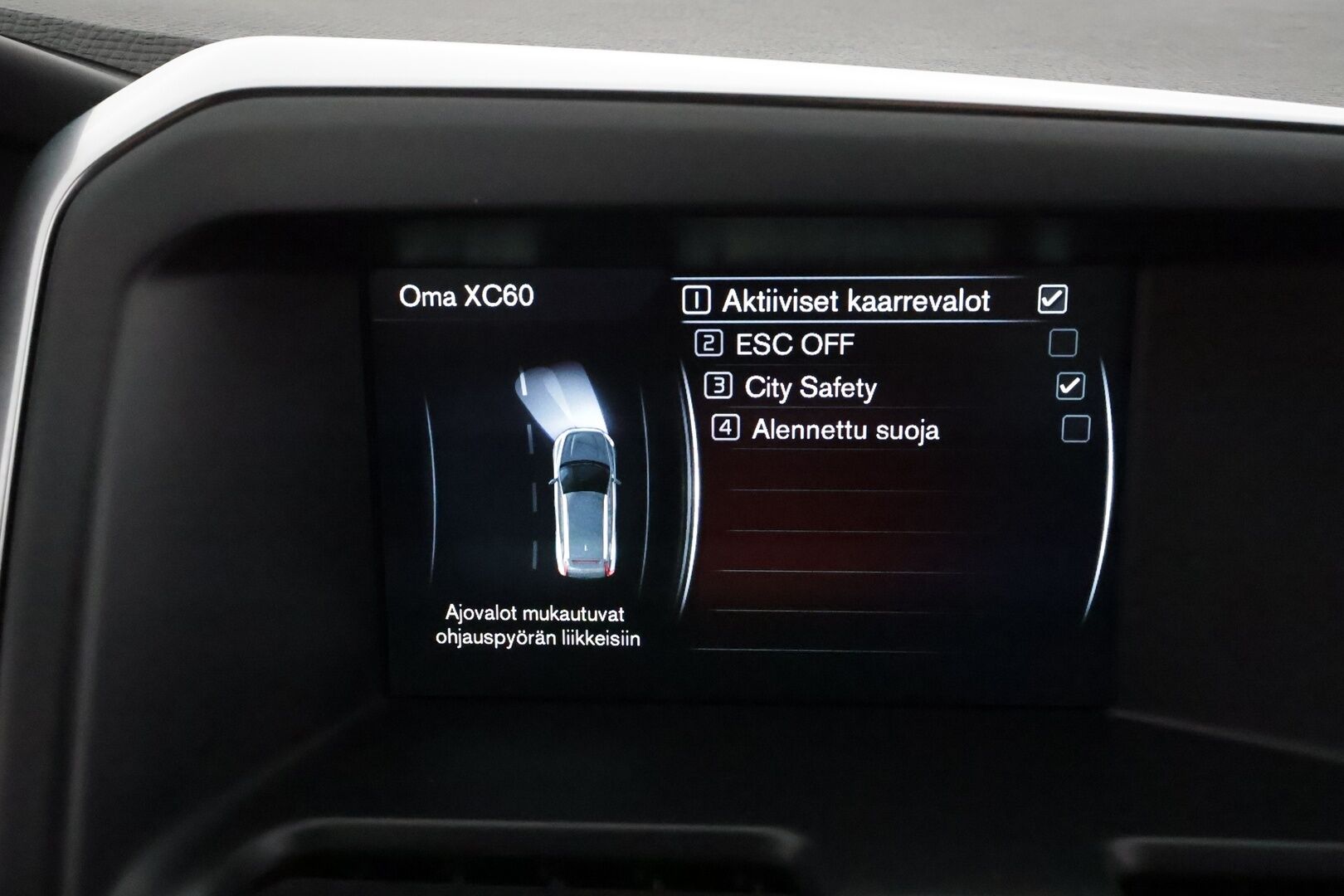 Volvo XC60 2015 D4 AWD Momentum aut *Vakkari / Webasto / Panorama / KeylessGo / Puolinahat / Digimittaristo* - Kahdet renkaat aluvanteilla