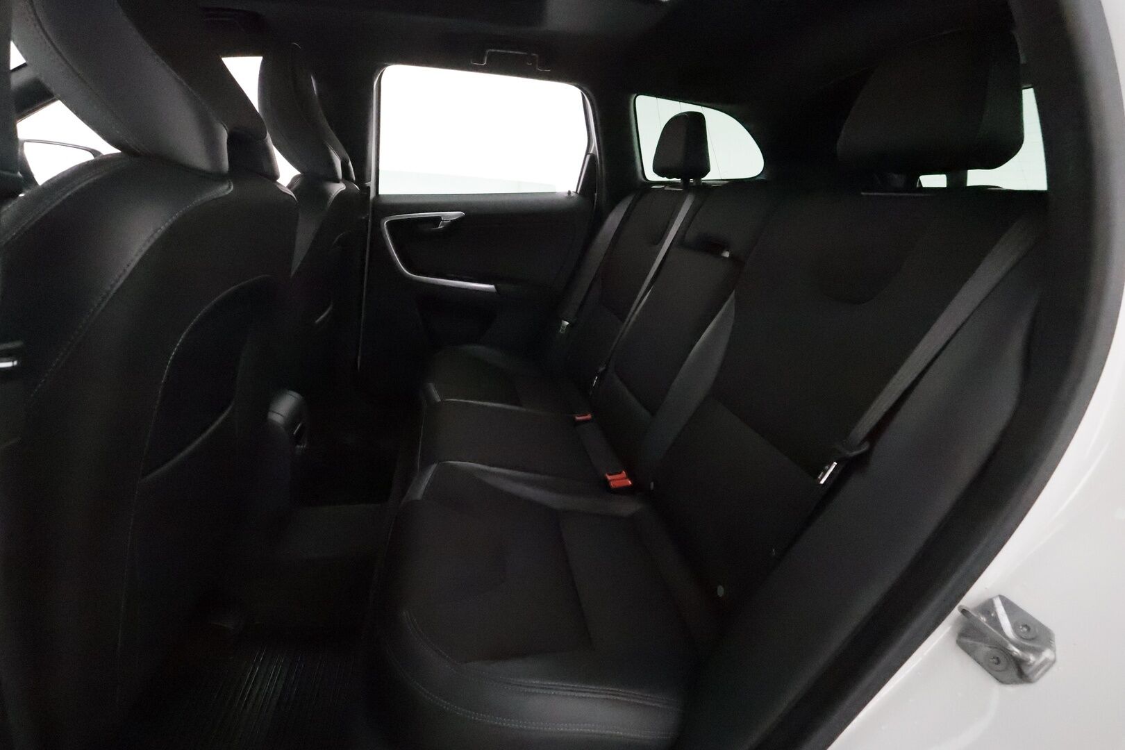 Volvo XC60 2015 D4 AWD Momentum aut *Vakkari / Webasto / Panorama / KeylessGo / Puolinahat / Digimittaristo* - Kahdet renkaat aluvanteilla