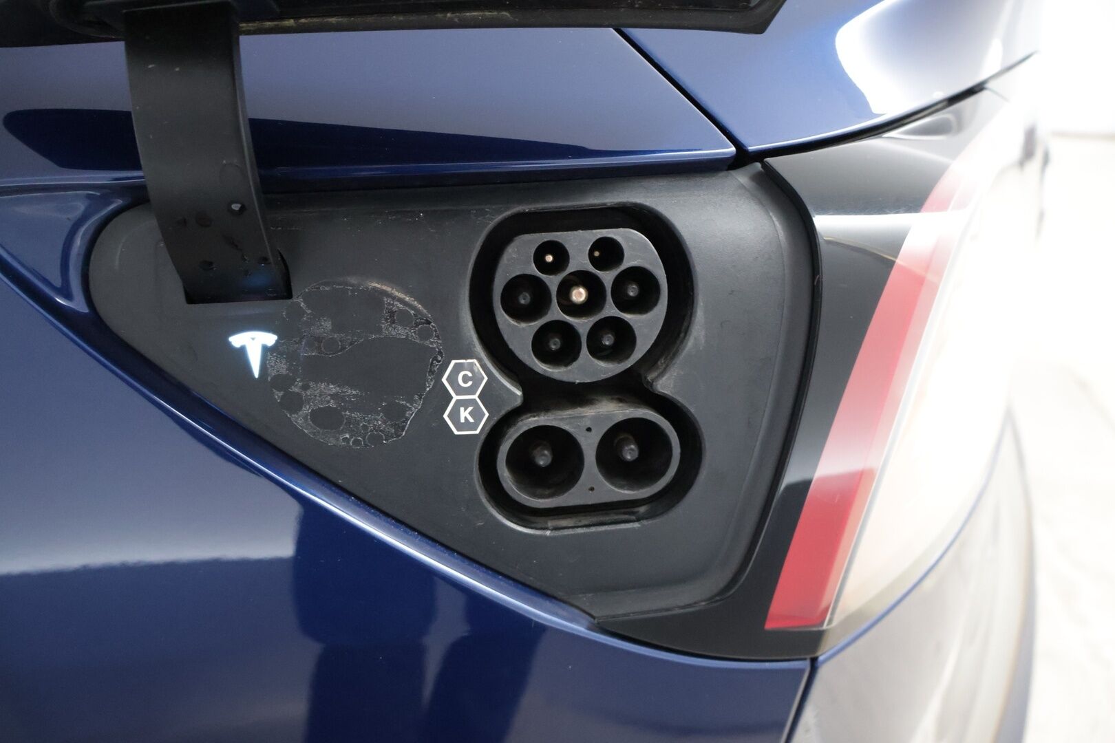 Tesla Model 3 2022 Standard Range Plus * AMD Ryzen / Lämpöpumppu / Autopilotti / Lasikatto * - * Tehdastakuu voimassa 12/2026 / 80tkm *