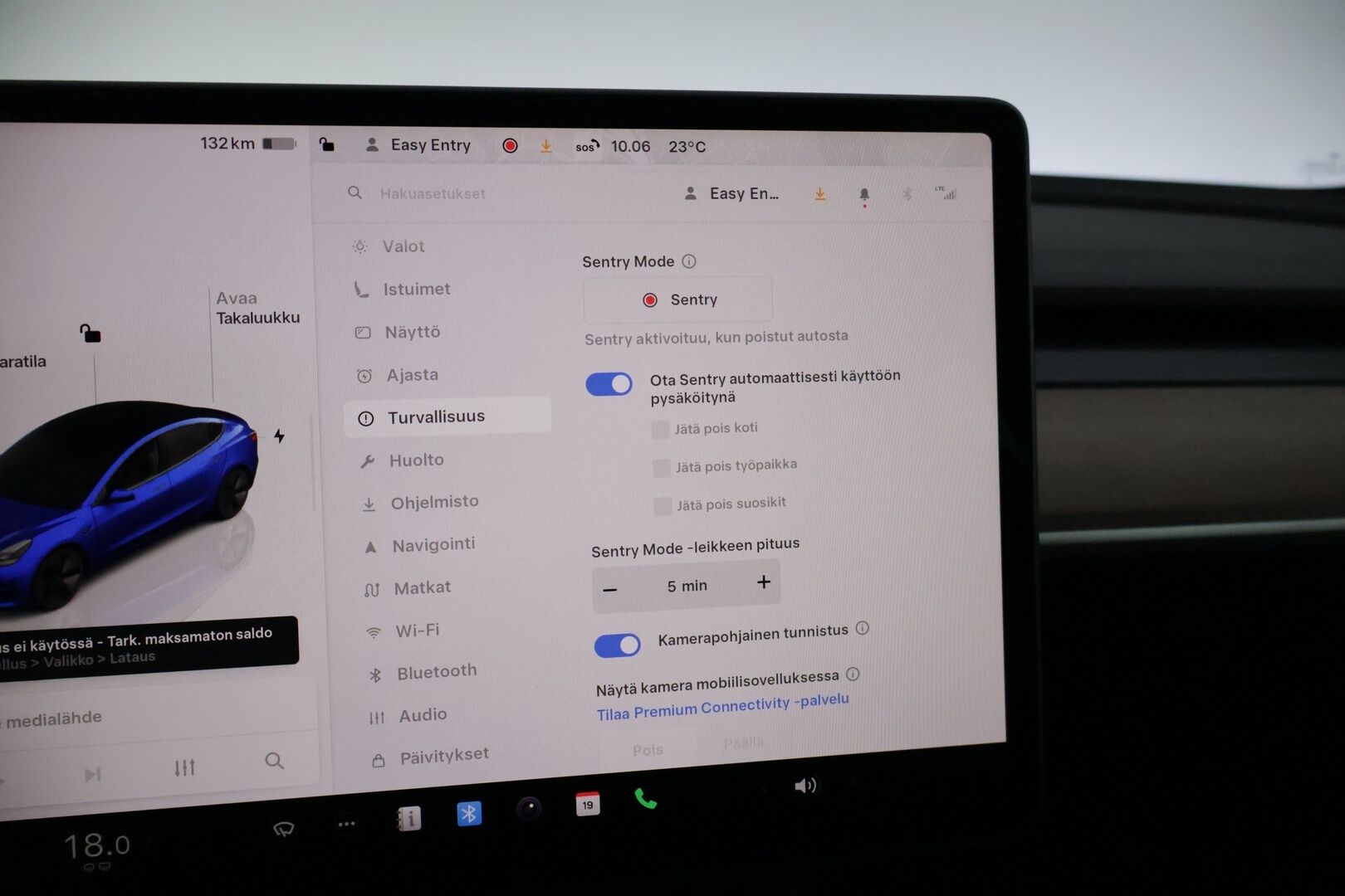 Tesla Model 3 2022 Standard Range Plus * AMD Ryzen / Lämpöpumppu / Autopilotti / Lasikatto * - * Tehdastakuu voimassa 12/2026 / 80tkm *