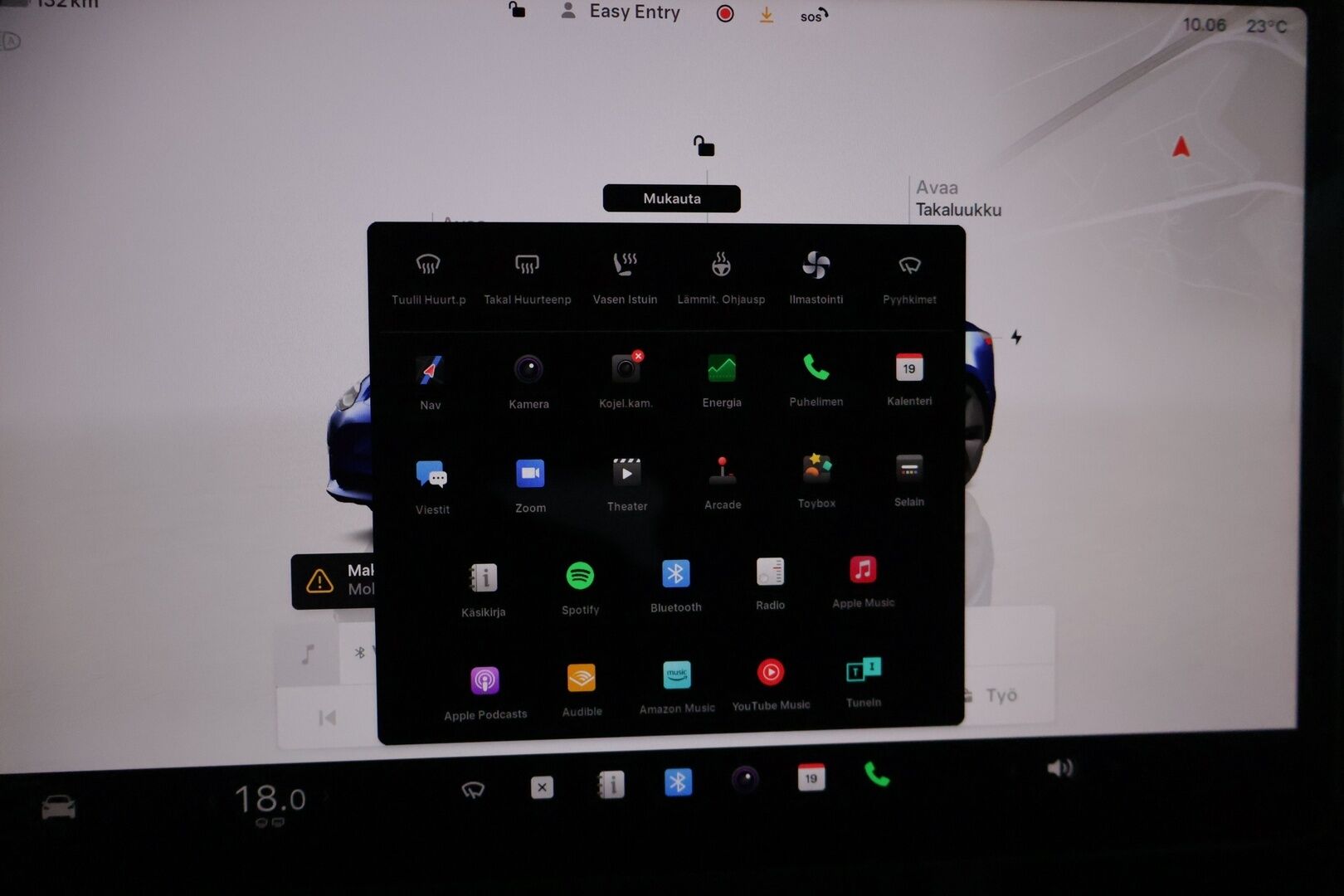 Tesla Model 3 2022 Standard Range Plus * AMD Ryzen / Lämpöpumppu / Autopilotti / Lasikatto * - * Tehdastakuu voimassa 12/2026 / 80tkm *