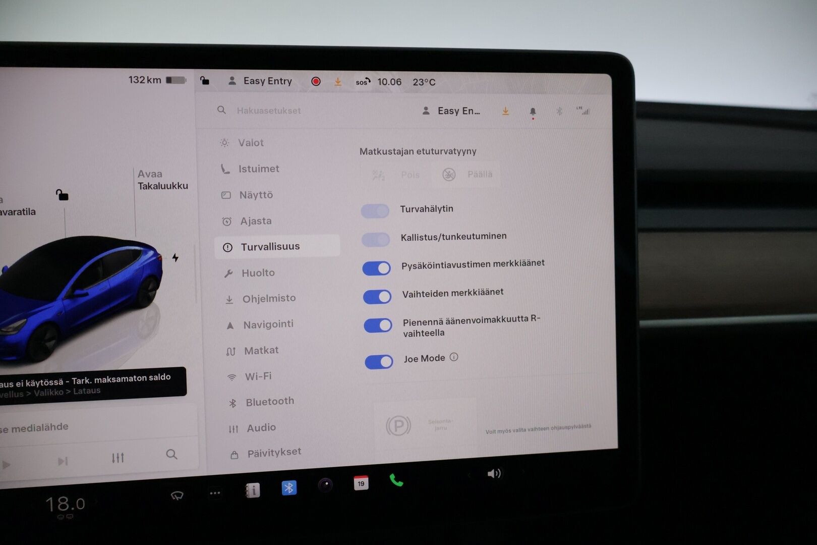 Tesla Model 3 2022 Standard Range Plus * AMD Ryzen / Lämpöpumppu / Autopilotti / Lasikatto * - * Tehdastakuu voimassa 12/2026 / 80tkm *