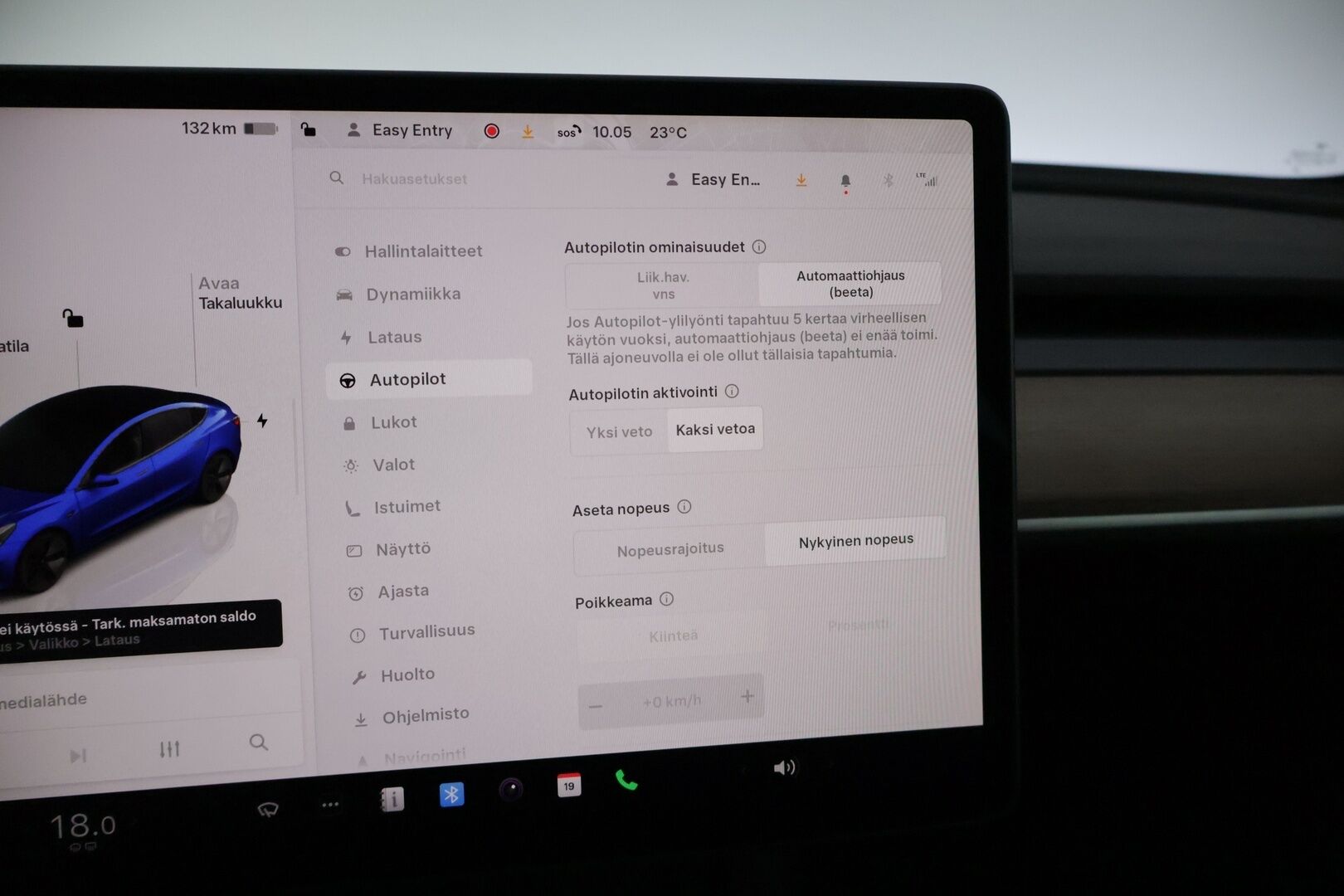 Tesla Model 3 2022 Standard Range Plus * AMD Ryzen / Lämpöpumppu / Autopilotti / Lasikatto * - * Tehdastakuu voimassa 12/2026 / 80tkm *