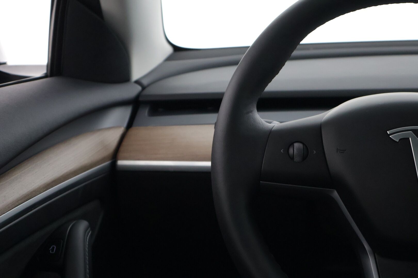 Tesla Model 3 2023 Standard Range Plus * AMD Ryzen / Sähkökontti / Lämpöpumppu / Autopilotti / Lasikatto * - * Tehdastakuu voimassa 12/2026 * - Osta nyt, maksa vasta ensi vuonna