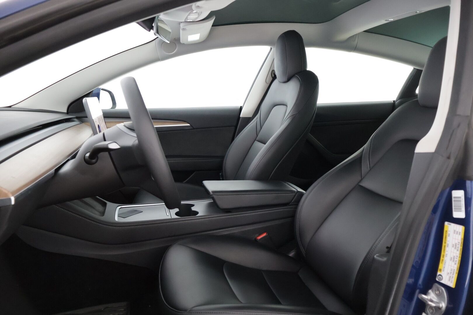 Tesla Model 3 2022 Standard Range Plus * AMD Ryzen / Lämpöpumppu / Autopilotti / Lasikatto * - * Tehdastakuu voimassa 12/2026 / 80tkm *