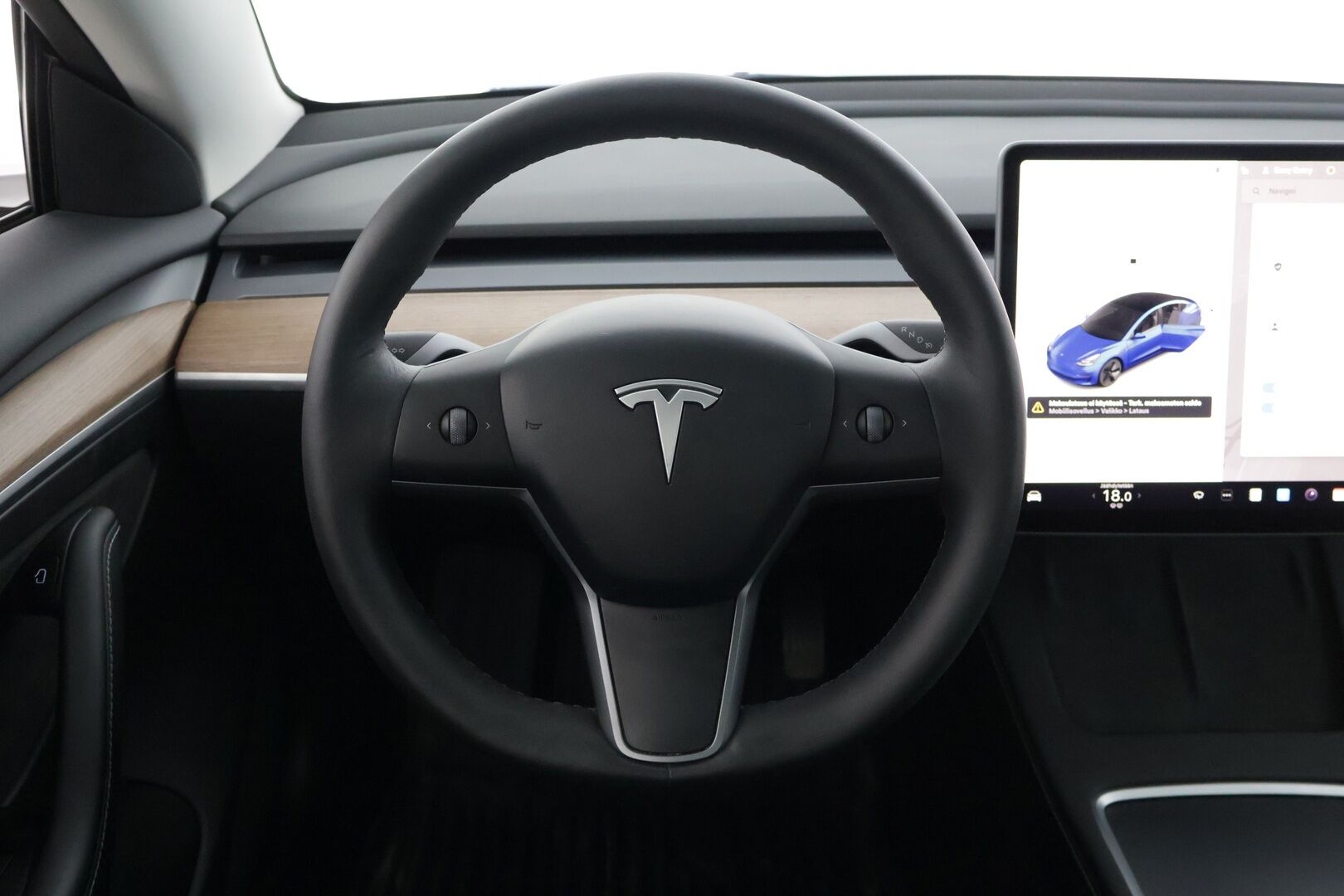 Tesla Model 3 2022 Standard Range Plus * AMD Ryzen / Lämpöpumppu / Autopilotti / Lasikatto * - * Tehdastakuu voimassa 12/2026 / 80tkm *