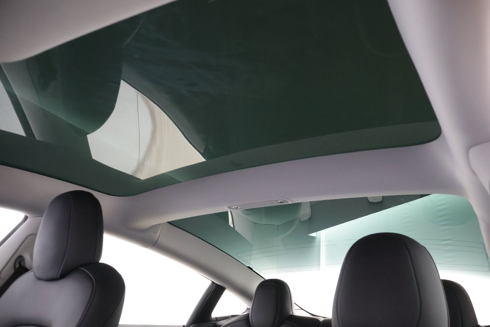 Tesla Model 3 2022 Standard Range Plus * AMD Ryzen / Lämpöpumppu / Autopilotti / Lasikatto * - * Tehdastakuu voimassa 12/2026 / 80tkm *