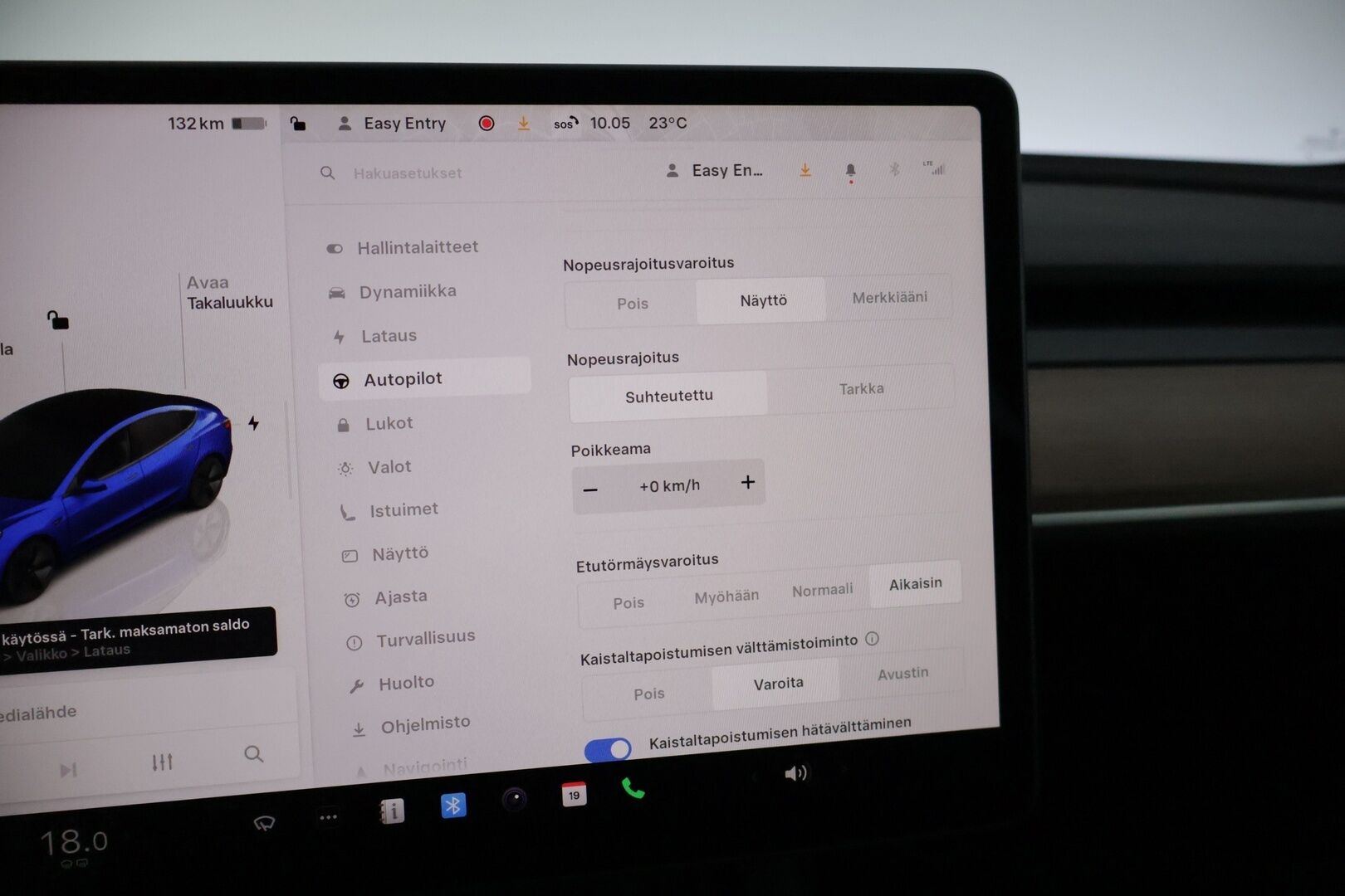 Tesla Model 3 2022 Standard Range Plus * AMD Ryzen / Lämpöpumppu / Autopilotti / Lasikatto * - * Tehdastakuu voimassa 12/2026 / 80tkm *