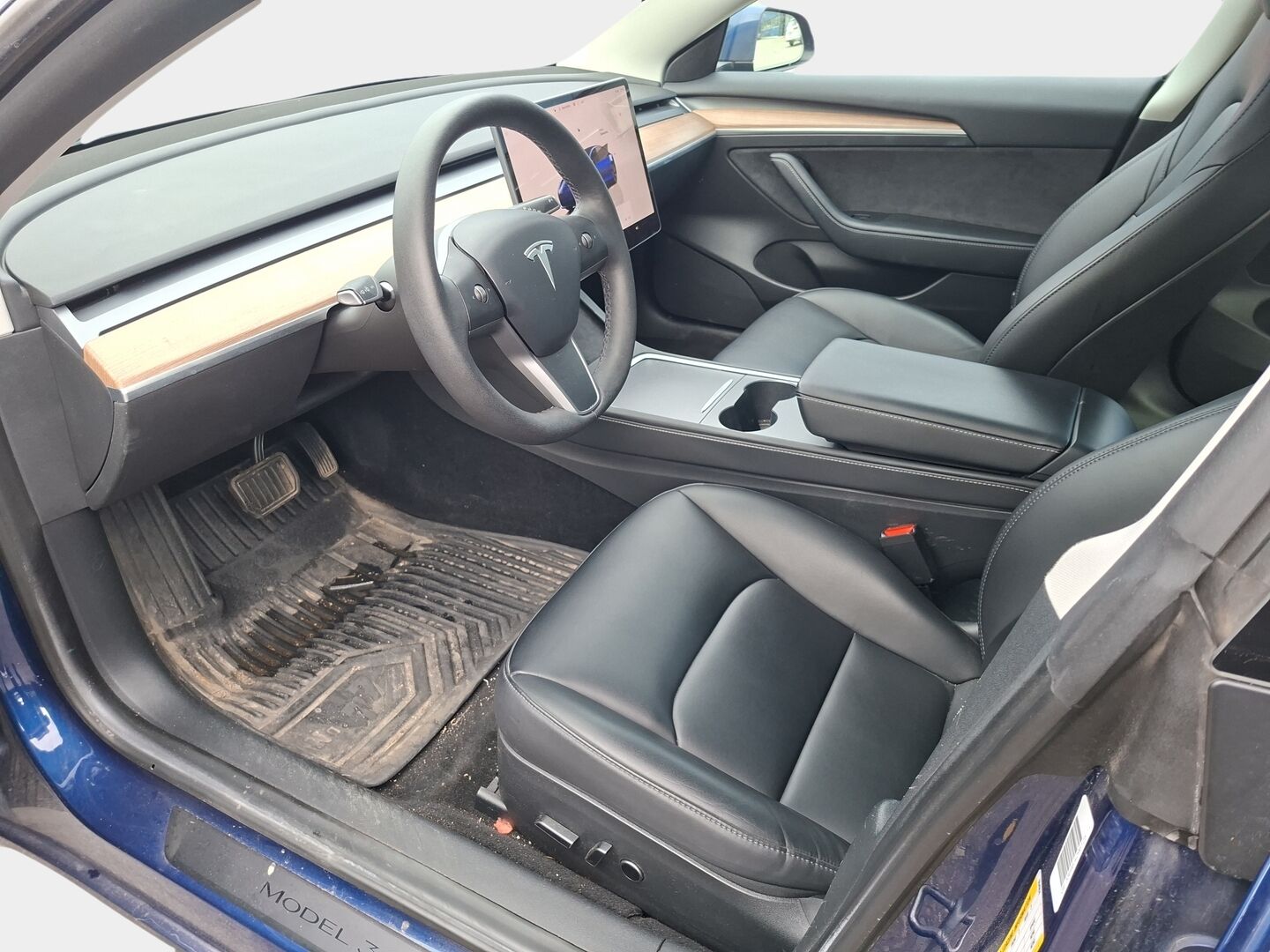 Tesla Model 3 2022 Standard Range Plus * AMD Ryzen / Lämpöpumppu / Autopilotti / Lasikatto * - * Tehdastakuu voimassa 12/2026 / 80tkm *