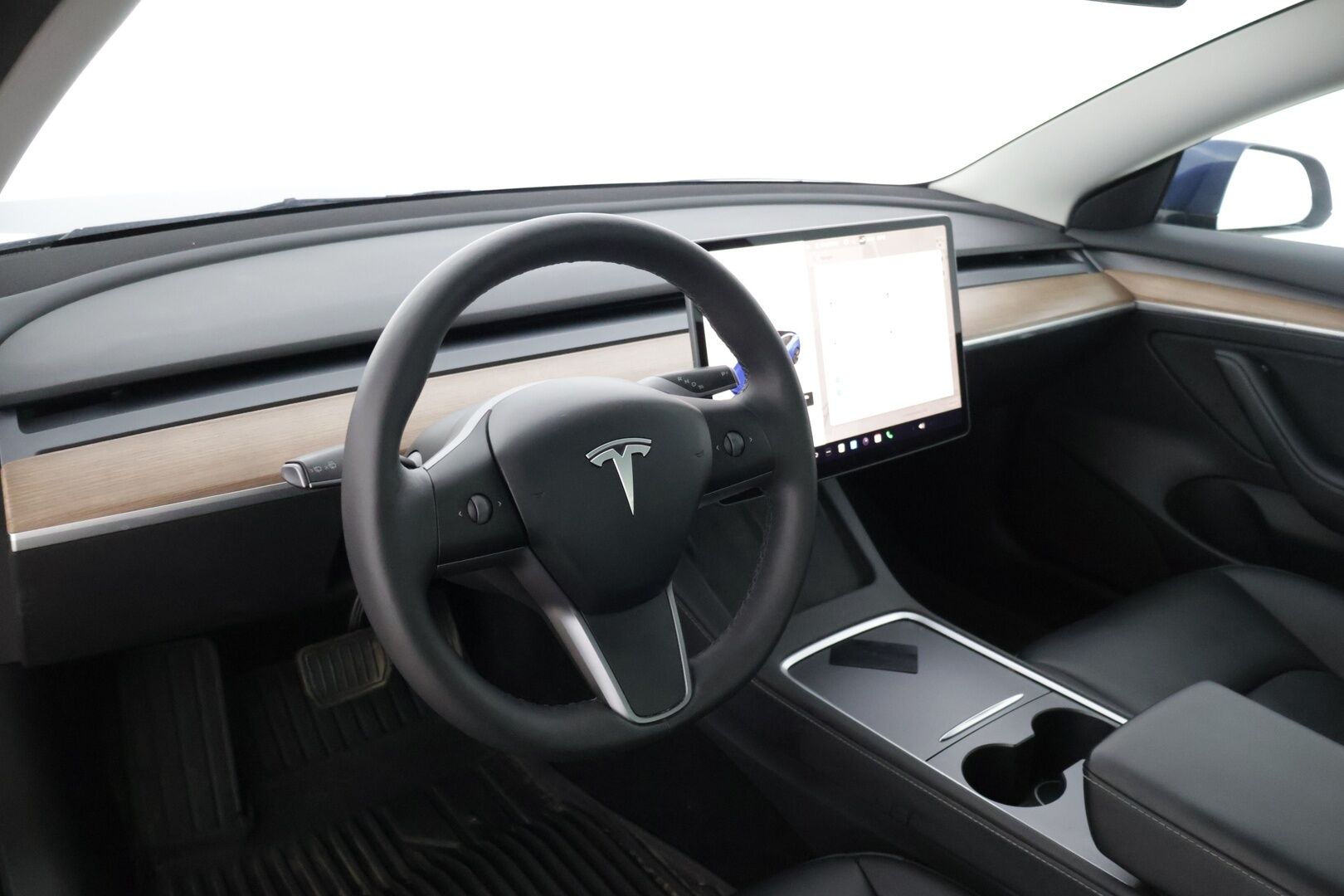 Tesla Model 3 2022 Standard Range Plus * AMD Ryzen / Lämpöpumppu / Autopilotti / Lasikatto * - * Tehdastakuu voimassa 12/2026 / 80tkm *