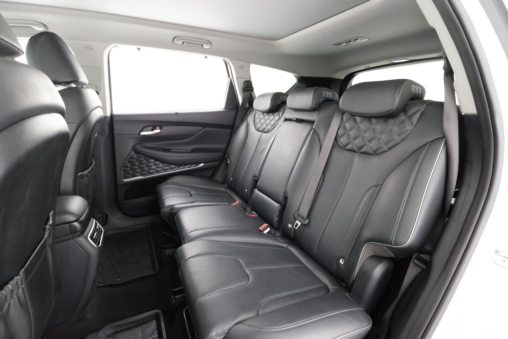 Hyundai Santa Fe 2022 1.6 T-GDI 265 hv Plug in 4WD 6AT Premium Business 7P * ACC / LED / 360 / Ilmastoitu Muistipenkki / Krell / Panorama * - Akku kuntotarkastettu / Koukku / HUD / 2x Latauskaapelit / Kahdet renkaat aluvanteilla