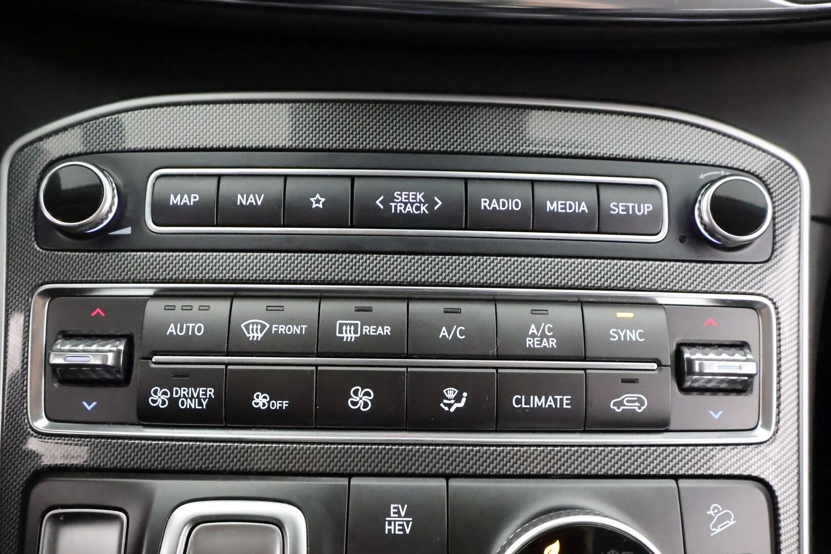 Hyundai Santa Fe 2022 1.6 T-GDI 265 hv Plug in 4WD 6AT Premium Business 7P * ACC / LED / 360 / Ilmastoitu Muistipenkki / Krell / Panorama * - Akku kuntotarkastettu / Koukku / HUD / 2x Latauskaapelit / Kahdet renkaat aluvanteilla