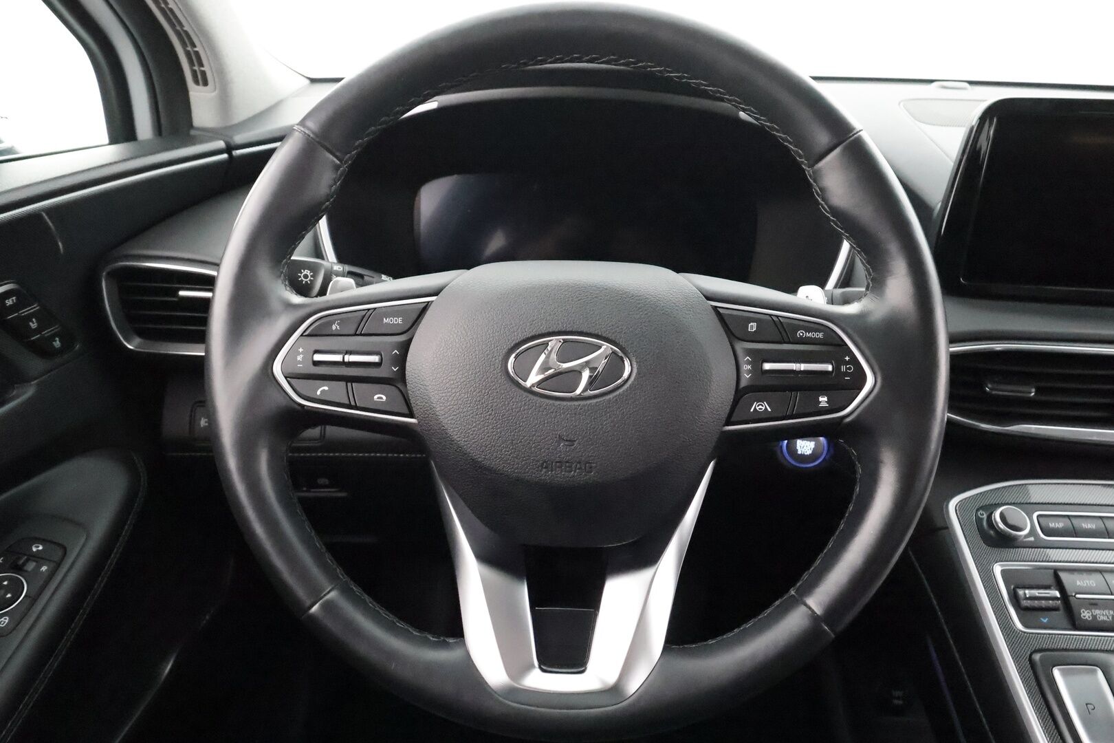 Hyundai Santa Fe 2022 1.6 T-GDI 265 hv Plug in 4WD 6AT Premium Business 7P * ACC / LED / 360 / Ilmastoitu Muistipenkki / Krell / Panorama * - Akku kuntotarkastettu / Koukku / HUD / 2x Latauskaapelit / Kahdet renkaat aluvanteilla