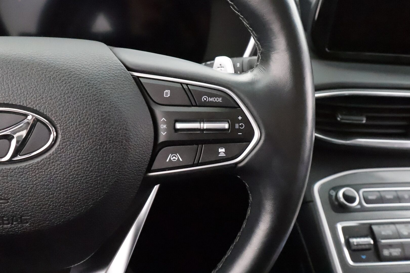 Hyundai Santa Fe 2022 1.6 T-GDI 265 hv Plug in 4WD 6AT Premium Business 7P * ACC / LED / 360 / Ilmastoitu Muistipenkki / Krell / Panorama * - Akku kuntotarkastettu / Koukku / HUD / 2x Latauskaapelit / Kahdet renkaat aluvanteilla