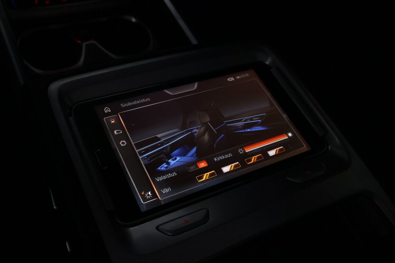 BMW 740 2017 G12 Sedan 740Le A xDrive Business Exclusive M Sport  *ACC / B&W / Laser Light / HUD / Panorama / 360 / Hieronta* - Carbon Core Korisarja / Ambient Air / Comfort nahat ilmastoinnilla, muistilla sekä hieronnalla / Keyless GO / Sähköluukku / Näytöt takana / Soft close - HULLUT AVAJAISHULINAT KORKOTARJOUS 3,29 %