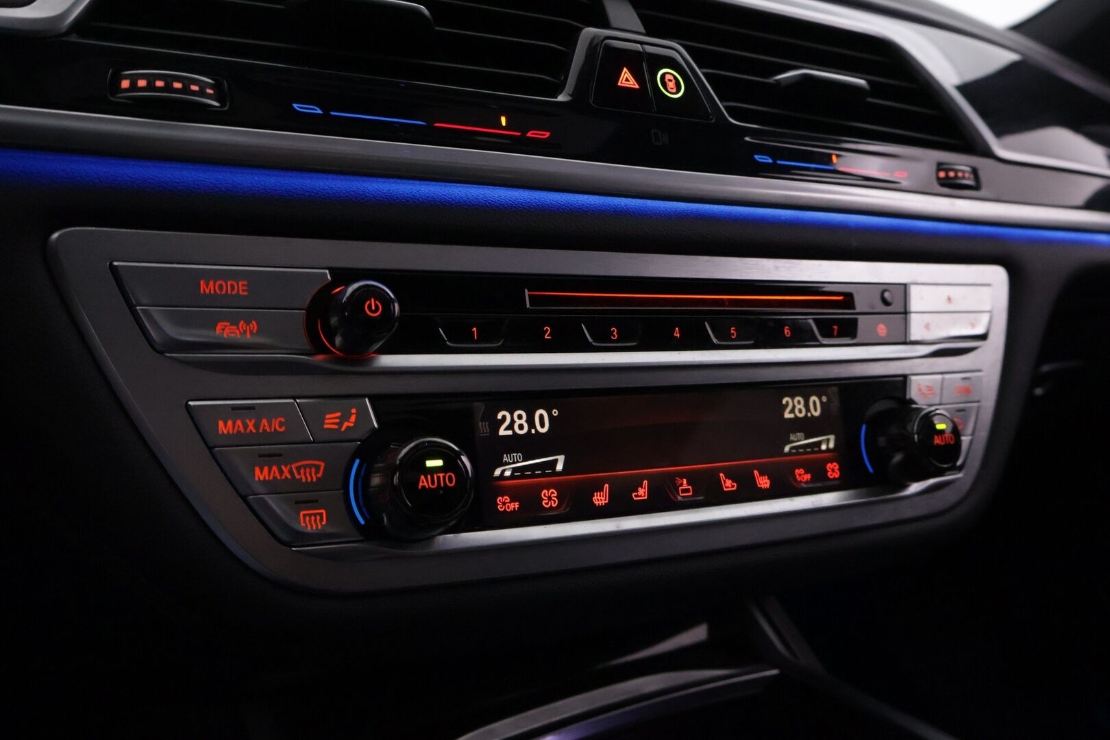 BMW 740 2017 G12 Sedan 740Le A xDrive Business Exclusive M Sport  *ACC / B&W / Laser Light / HUD / Panorama / 360 / Hieronta* - Carbon Core Korisarja / Ambient Air / Comfort nahat ilmastoinnilla, muistilla sekä hieronnalla / Keyless GO / Sähköluukku / Näytöt takana / Soft close - HULLUT AVAJAISHULINAT KORKOTARJOUS 3,29 %