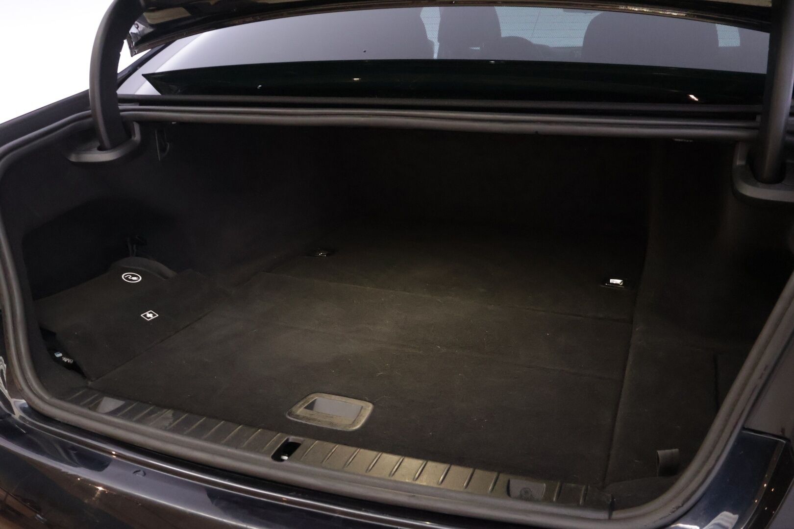 BMW 740 2017 G12 Sedan 740Le A xDrive Business Exclusive M Sport  *ACC / B&W / Laser Light / HUD / Panorama / 360 / Hieronta* - Carbon Core Korisarja / Ambient Air / Comfort nahat ilmastoinnilla, muistilla sekä hieronnalla / Keyless GO / Sähköluukku / Näytöt takana / Soft close - HULLUT AVAJAISHULINAT KORKOTARJOUS 3,29 %