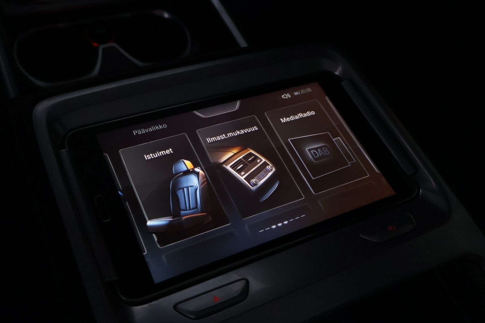 BMW 740 2017 G12 Sedan 740Le A xDrive Business Exclusive M Sport  *ACC / B&W / Laser Light / HUD / Panorama / 360 / Hieronta* - Carbon Core Korisarja / Ambient Air / Comfort nahat ilmastoinnilla, muistilla sekä hieronnalla / Keyless GO / Sähköluukku / Näytöt takana / Soft close - HULLUT AVAJAISHULINAT KORKOTARJOUS 3,29 %