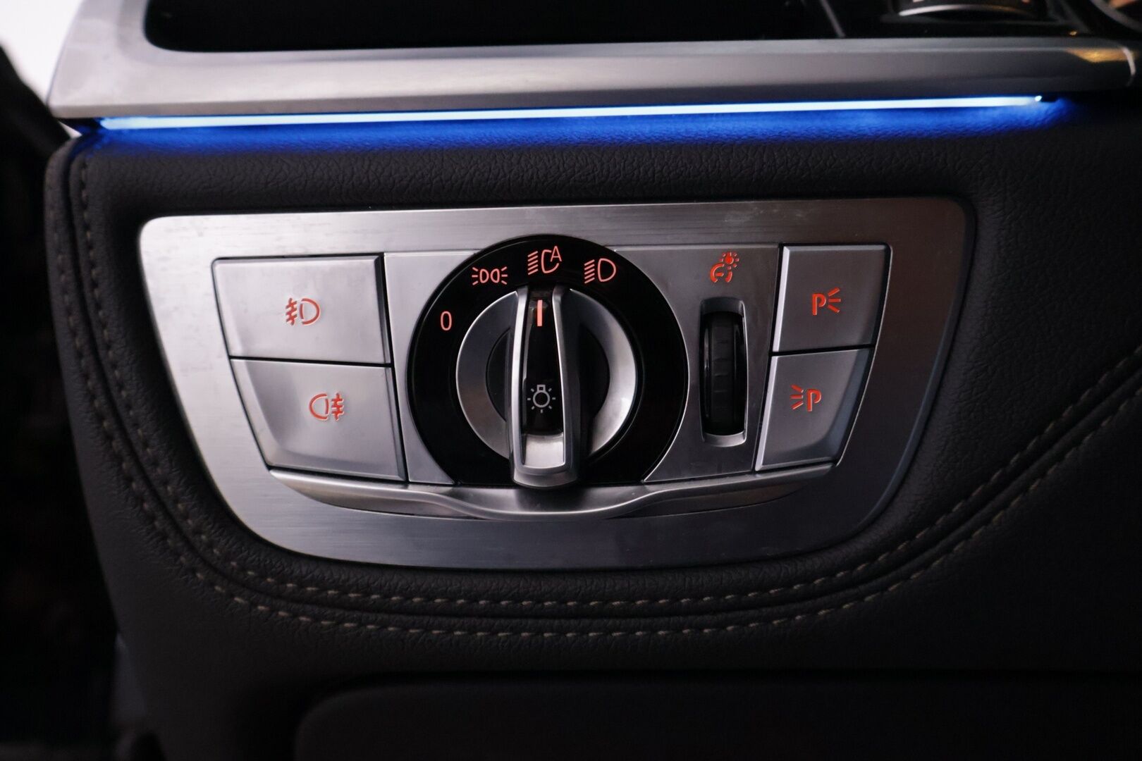 BMW 740 2017 G12 Sedan 740Le A xDrive Business Exclusive M Sport  *ACC / B&W / Laser Light / HUD / Panorama / 360 / Hieronta* - Carbon Core Korisarja / Ambient Air / Comfort nahat ilmastoinnilla, muistilla sekä hieronnalla / Keyless GO / Sähköluukku / Näytöt takana / Soft close - HULLUT AVAJAISHULINAT KORKOTARJOUS 3,29 %