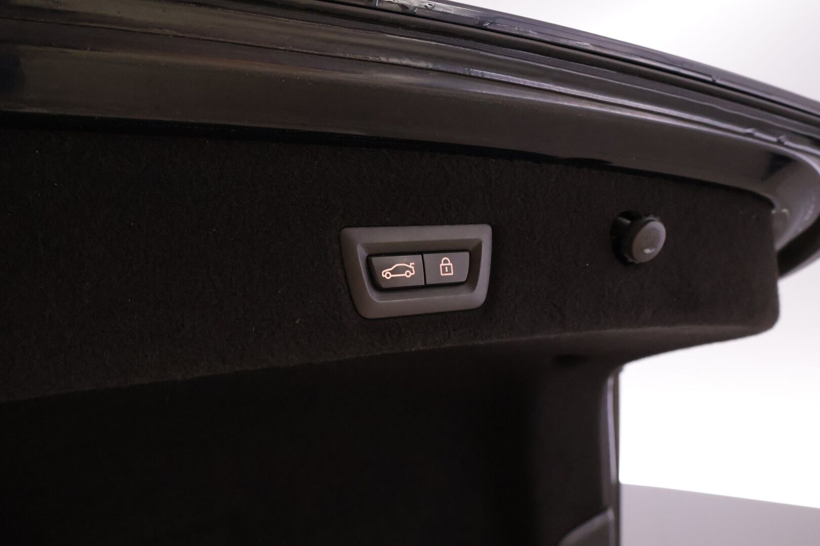 BMW 740 2017 G12 Sedan 740Le A xDrive Business Exclusive M Sport  *ACC / B&W / Laser Light / HUD / Panorama / 360 / Hieronta* - Carbon Core Korisarja / Ambient Air / Comfort nahat ilmastoinnilla, muistilla sekä hieronnalla / Keyless GO / Sähköluukku / Näytöt takana / Soft close - HULLUT AVAJAISHULINAT KORKOTARJOUS 3,29 %