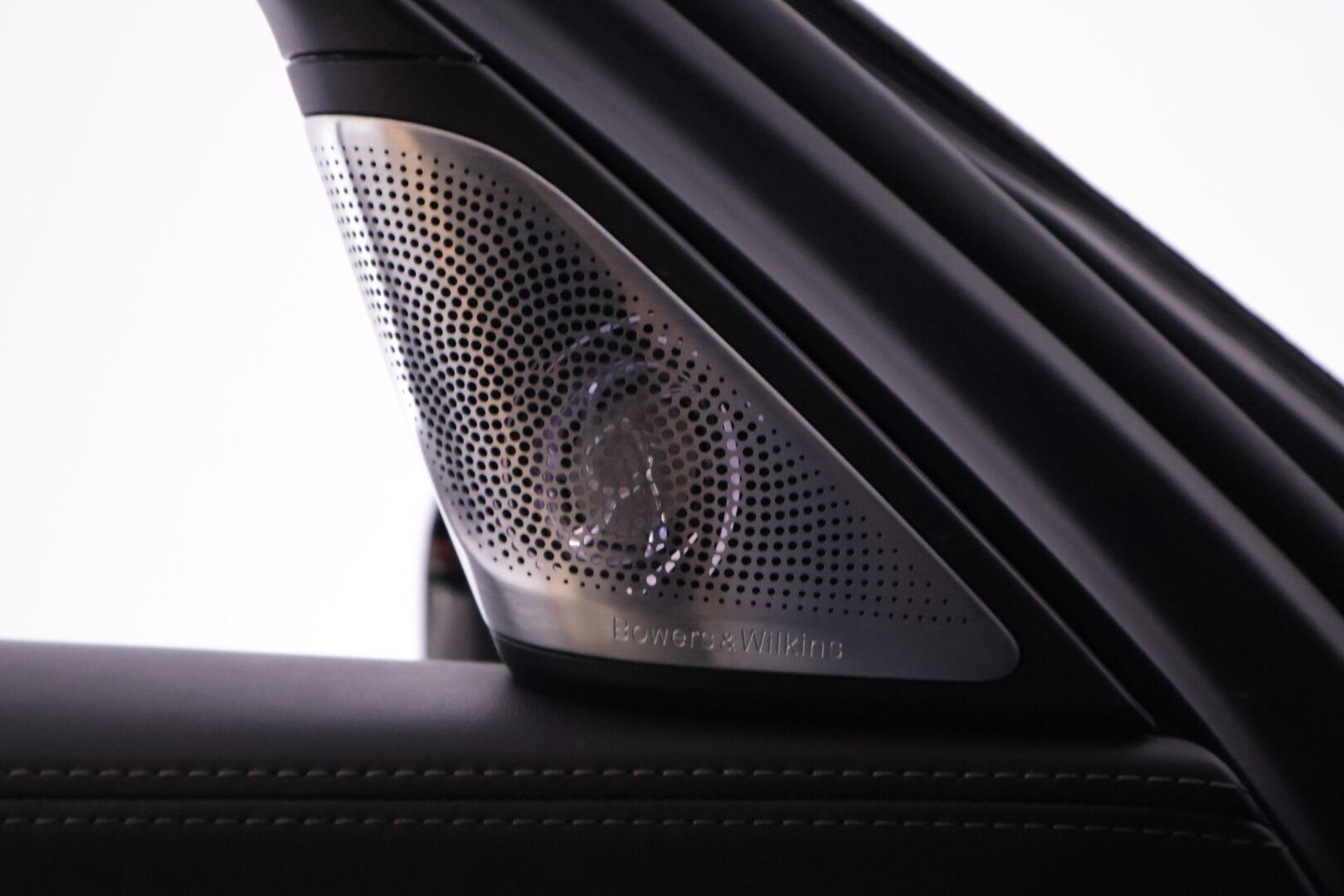 BMW 740 2017 G12 Sedan 740Le A xDrive Business Exclusive M Sport  *ACC / B&W / Laser Light / HUD / Panorama / 360 / Hieronta* - Carbon Core Korisarja / Ambient Air / Comfort nahat ilmastoinnilla, muistilla sekä hieronnalla / Keyless GO / Sähköluukku / Näytöt takana / Soft close - HULLUT AVAJAISHULINAT KORKOTARJOUS 3,29 %